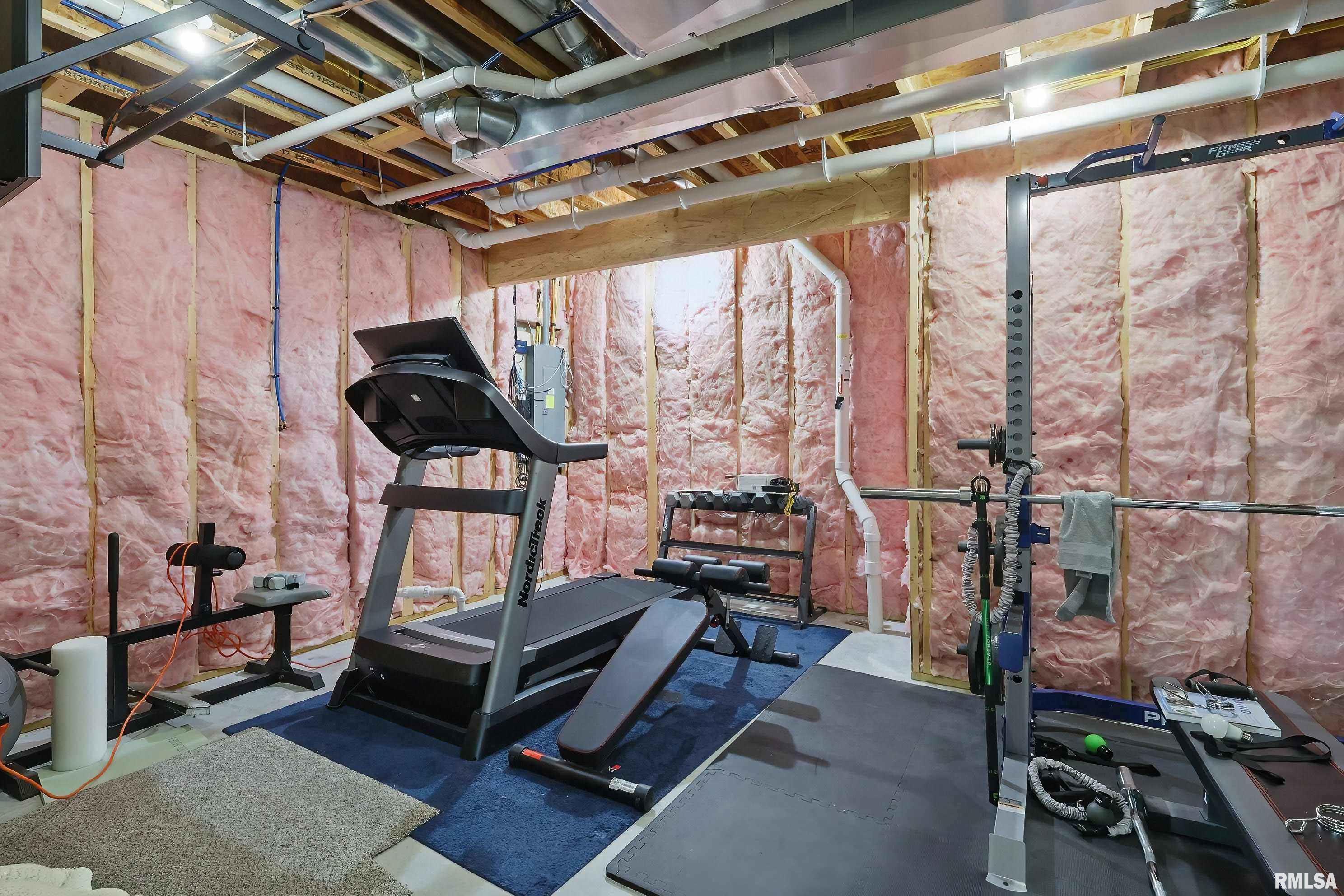 4241 Colorado Drive, Bettendorf, Iowa image 31