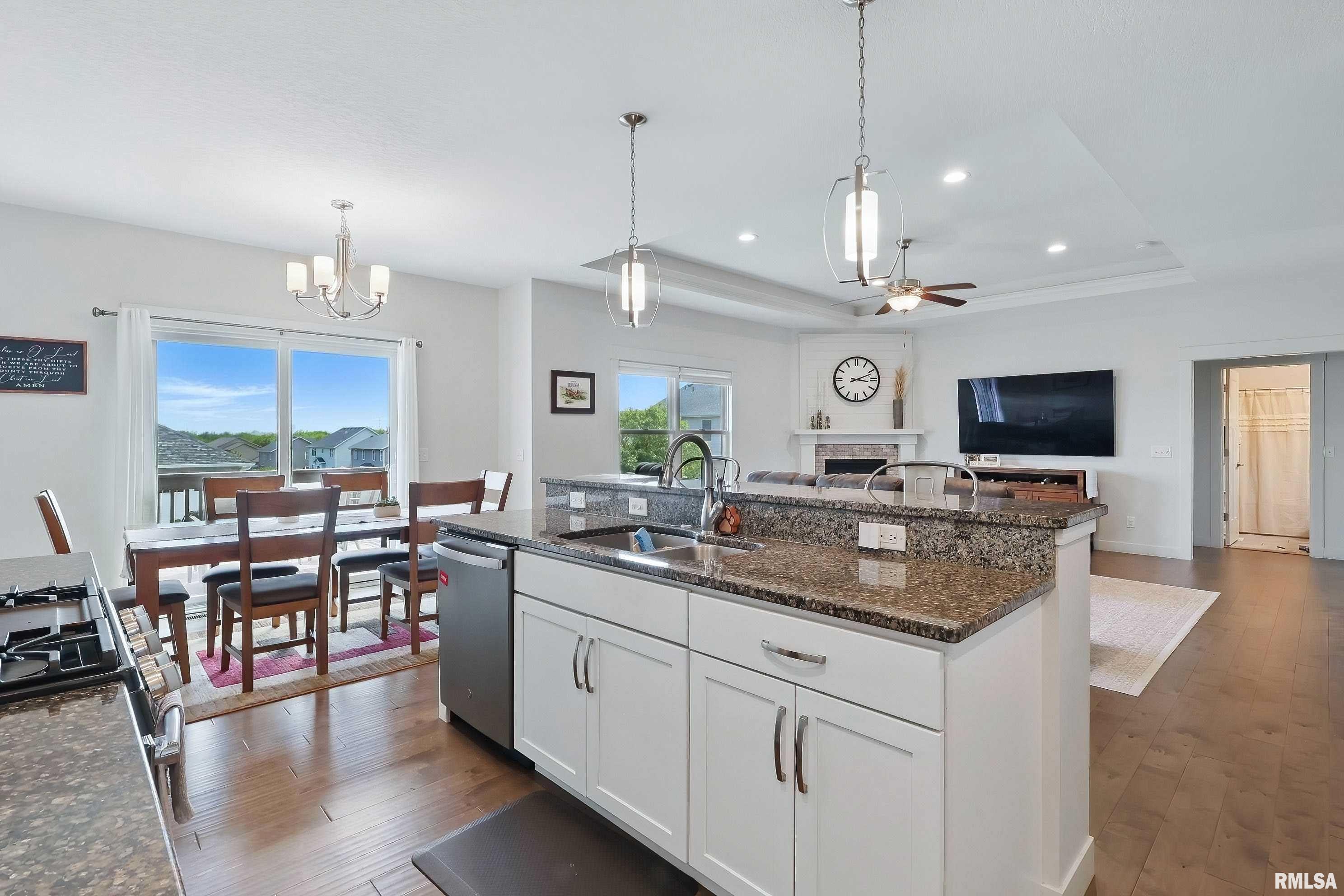 4241 Colorado Drive, Bettendorf, Iowa image 12