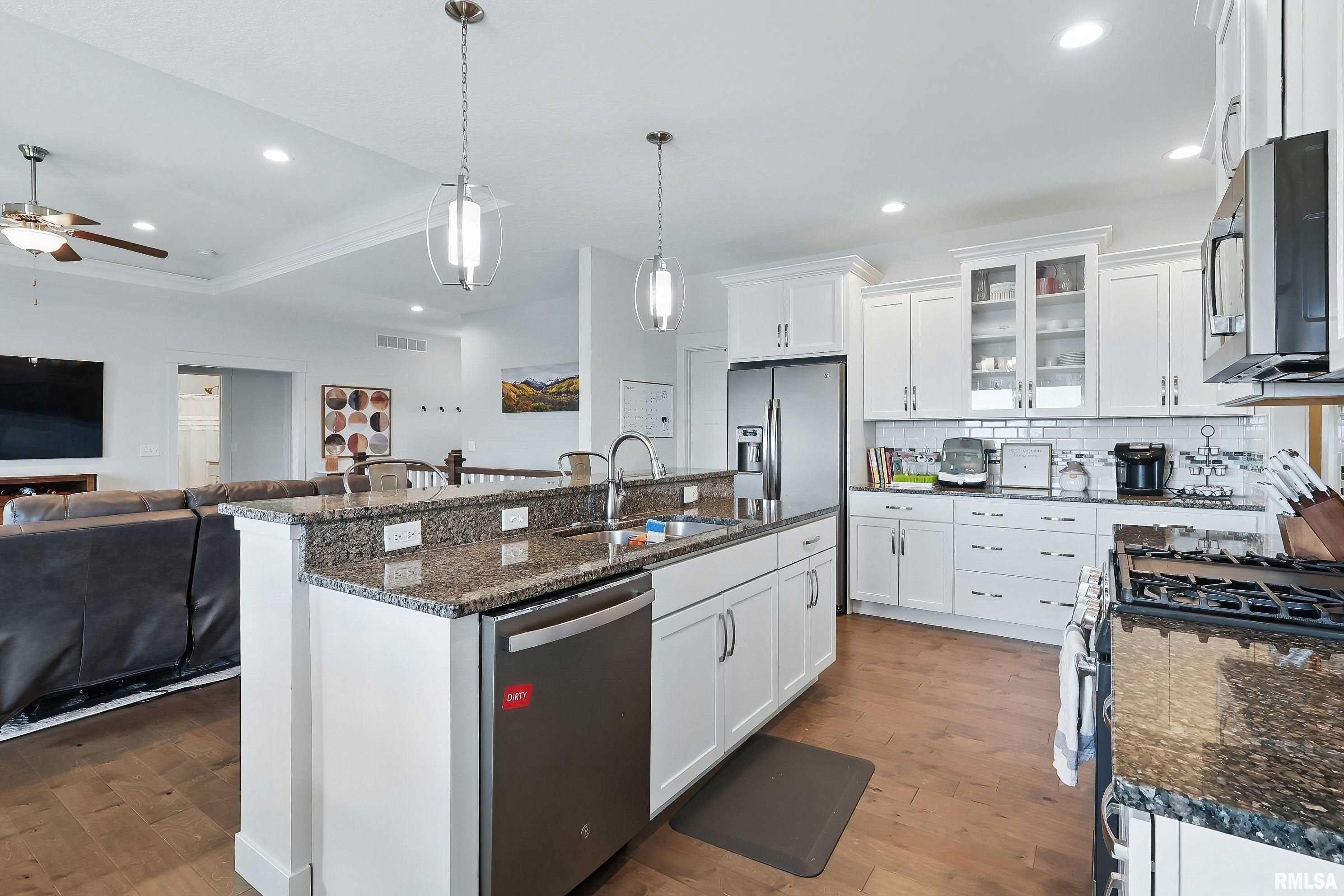 4241 Colorado Drive, Bettendorf, Iowa image 13