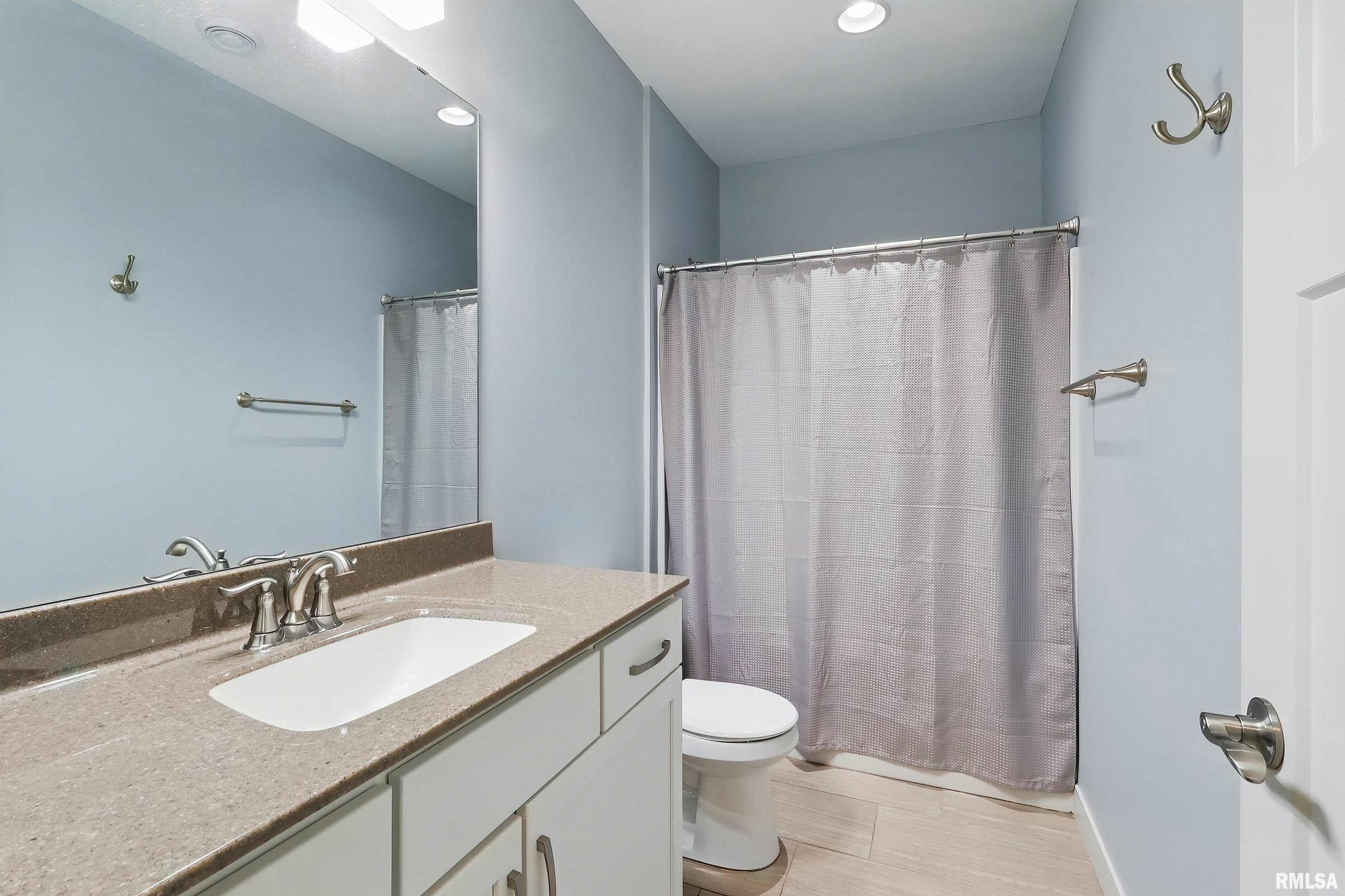 4241 Colorado Drive, Bettendorf, Iowa image 28
