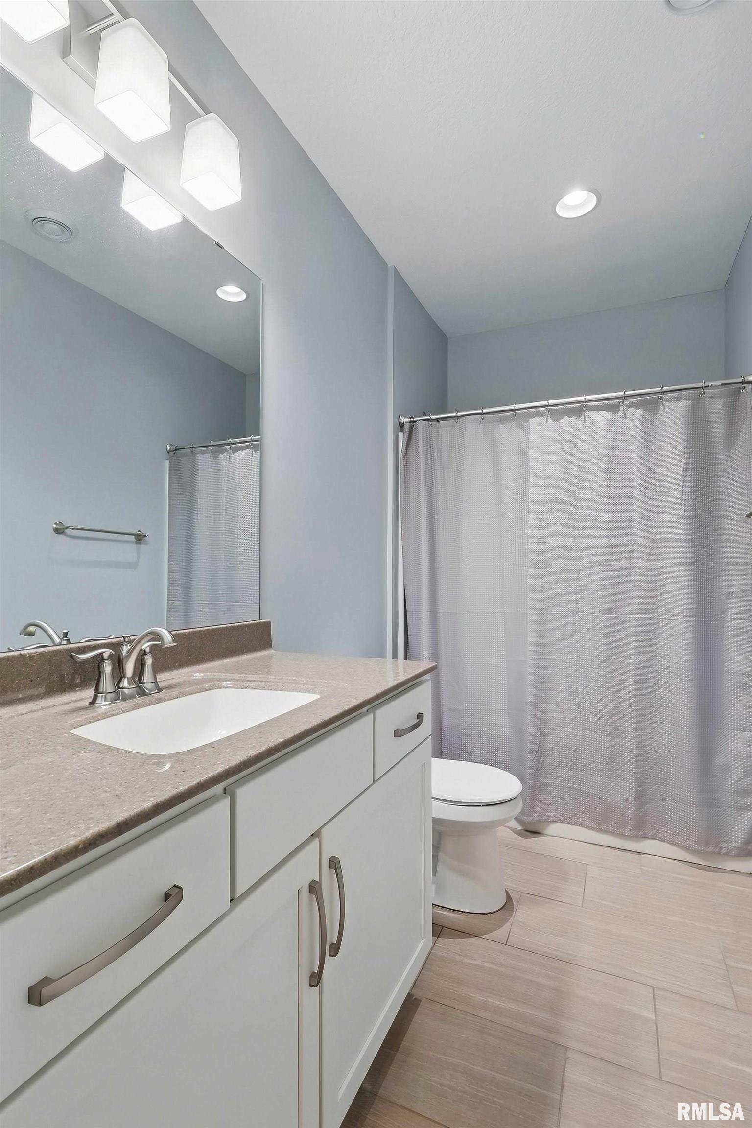 4241 Colorado Drive, Bettendorf, Iowa image 29