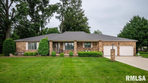 Homes For Sale - 604 E Clark Street<br/> Williamson County, Marion, IL 62959