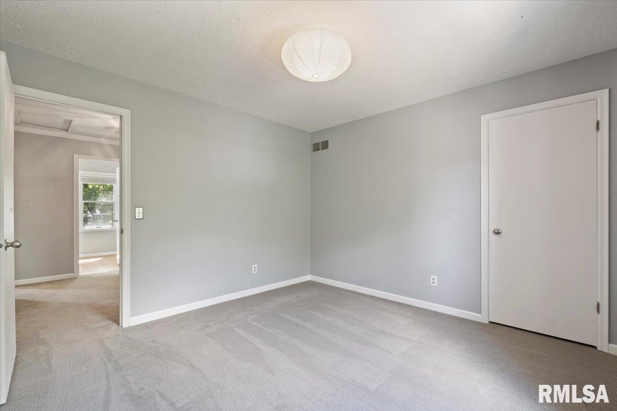 4690 Lindbergh Drive, Bettendorf, Iowa image 35