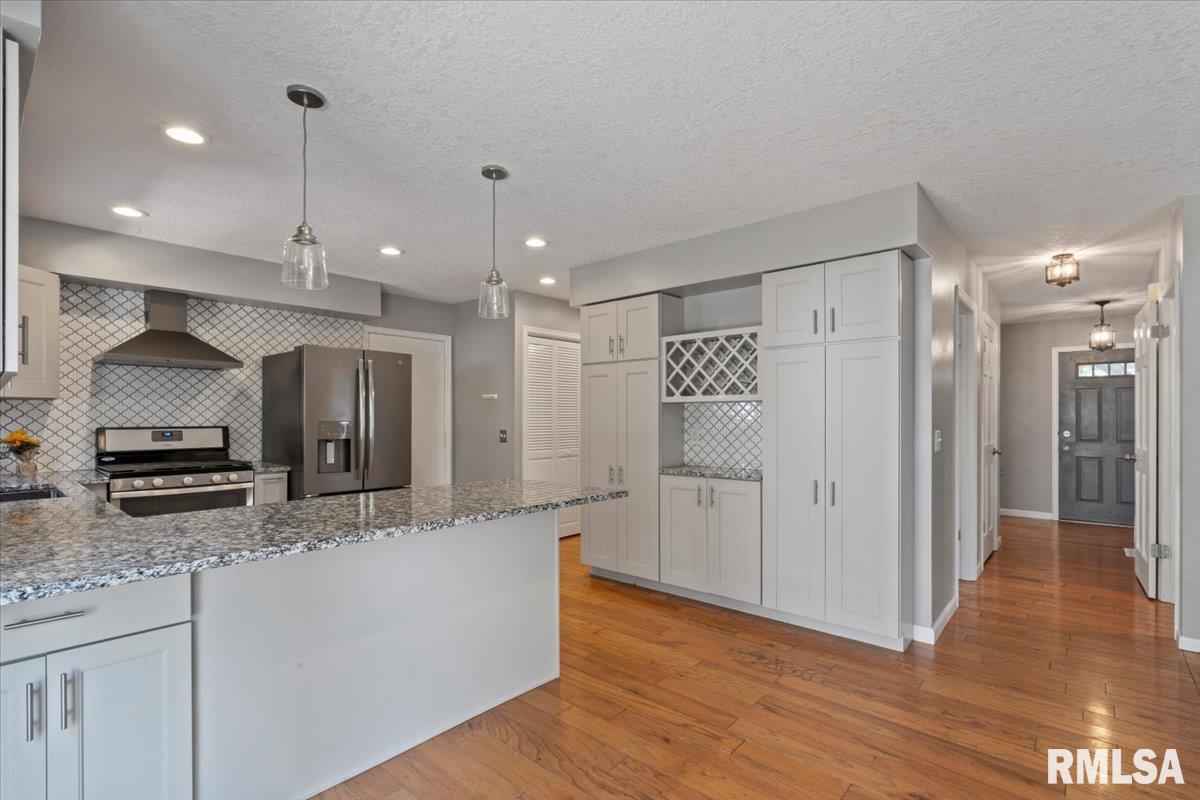4690 Lindbergh Drive, Bettendorf, Iowa image 23