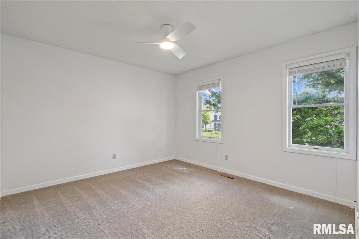 4690 Lindbergh Drive, Bettendorf, Iowa image 40