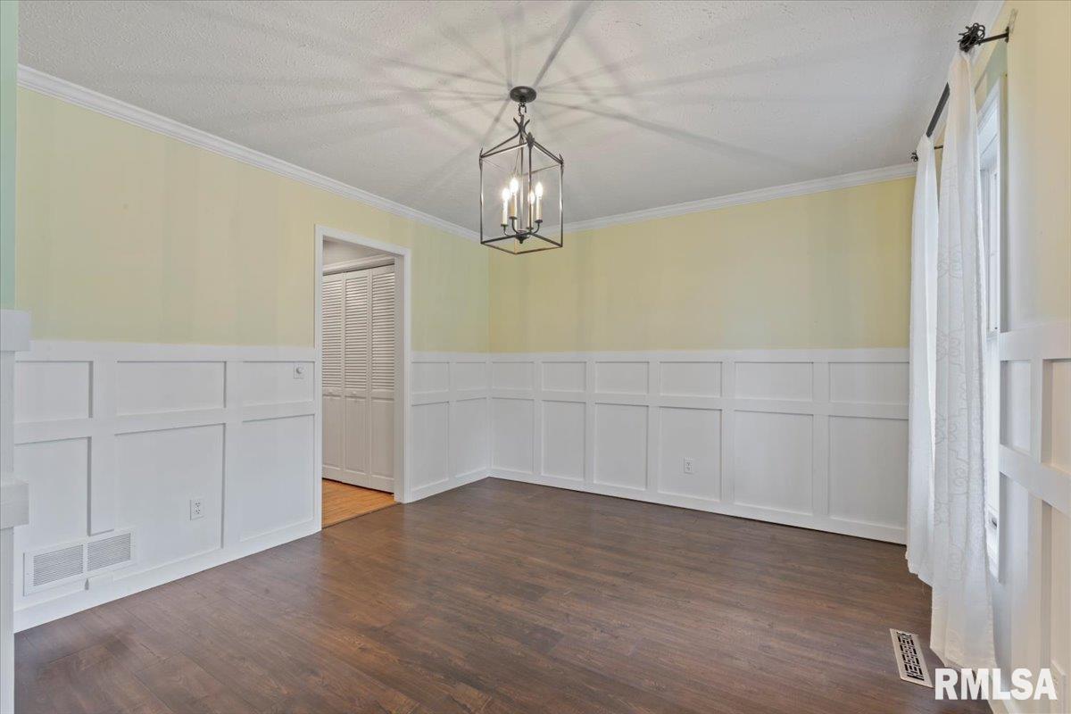 4690 Lindbergh Drive, Bettendorf, Iowa image 29