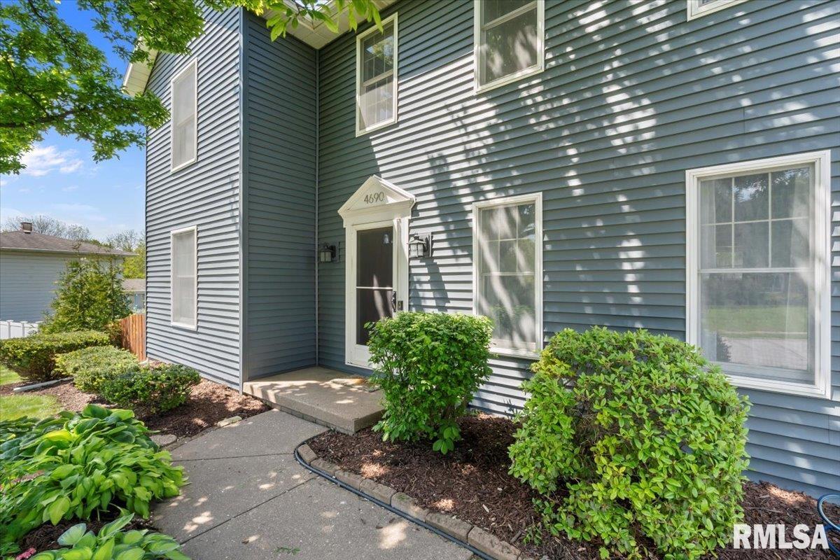4690 Lindbergh Drive, Bettendorf, Iowa image 2