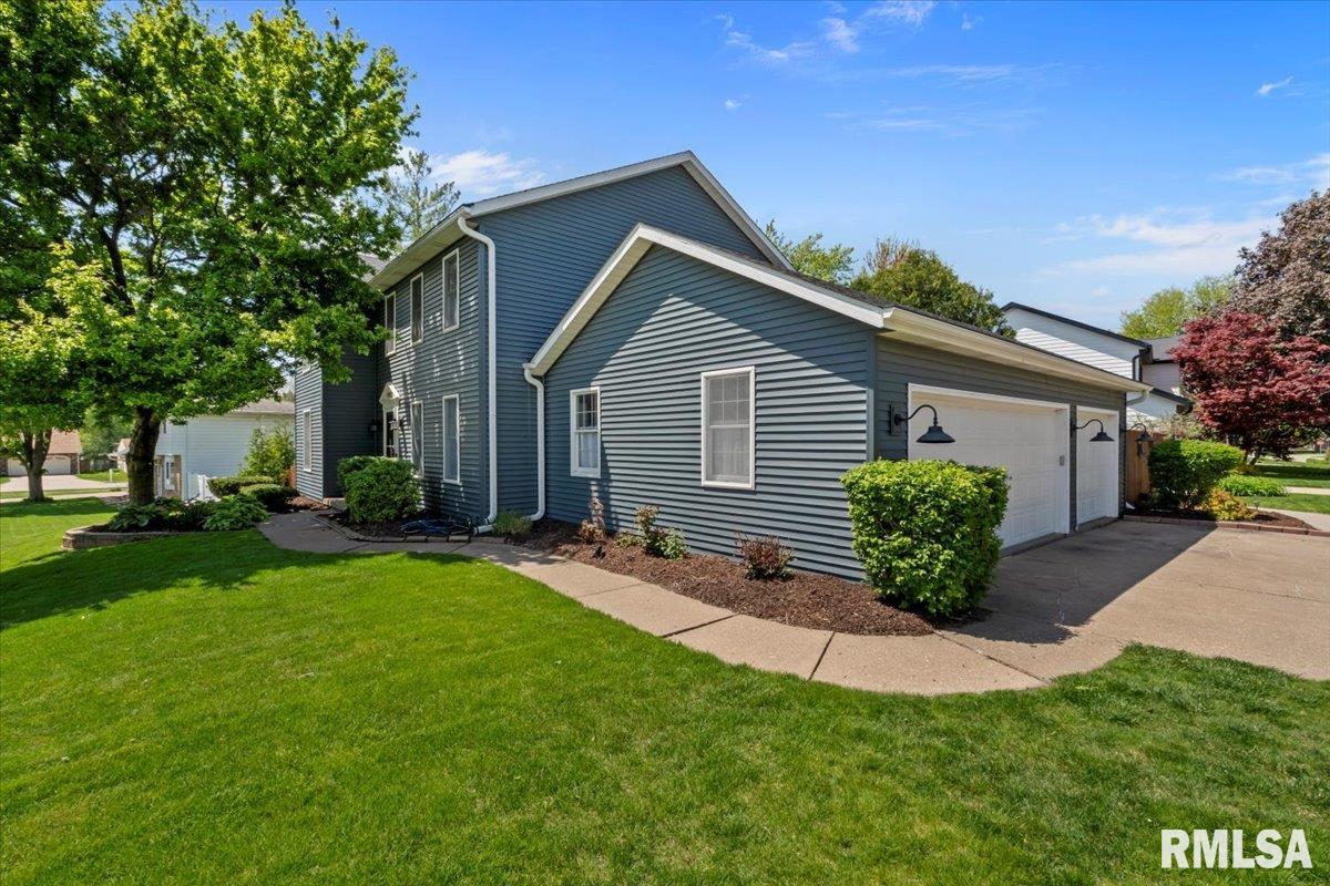 4690 Lindbergh Drive, Bettendorf, Iowa image 1