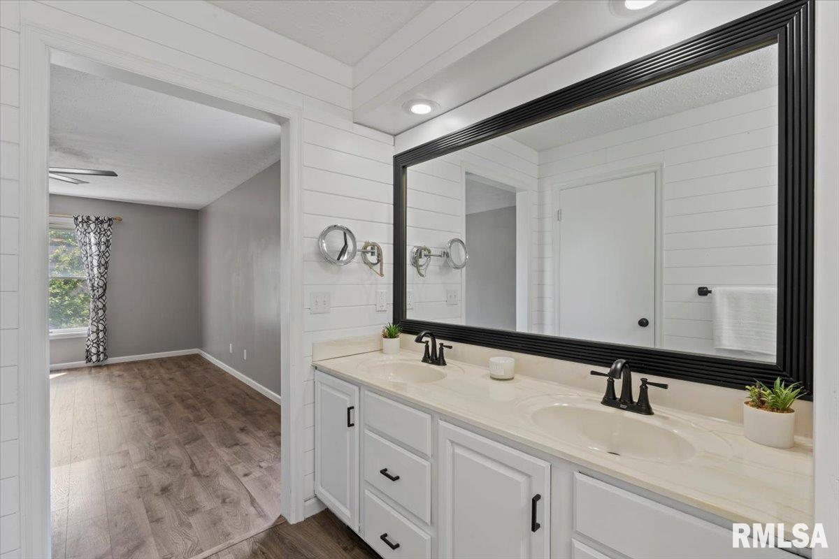 4690 Lindbergh Drive, Bettendorf, Iowa image 48