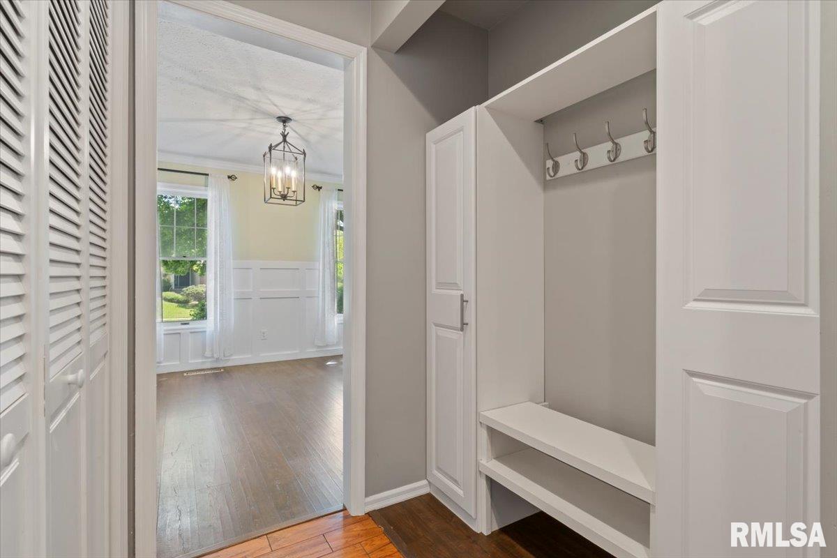 4690 Lindbergh Drive, Bettendorf, Iowa image 32