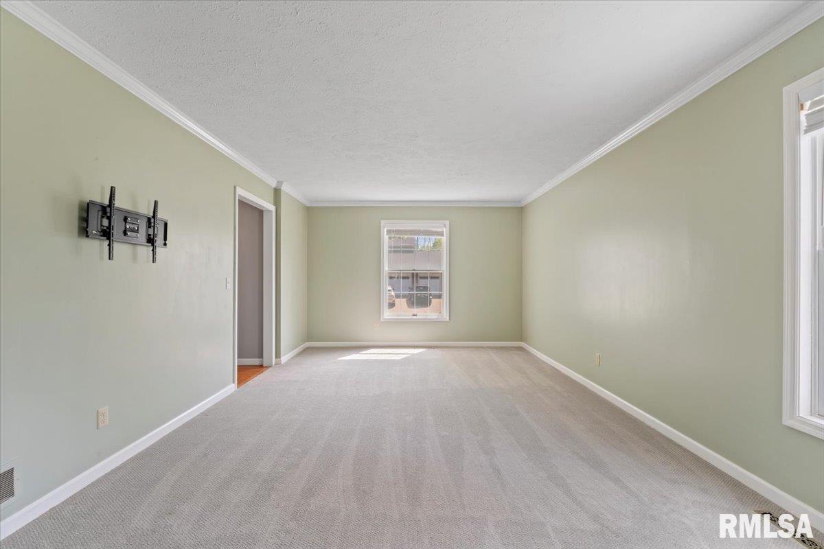 4690 Lindbergh Drive, Bettendorf, Iowa image 27