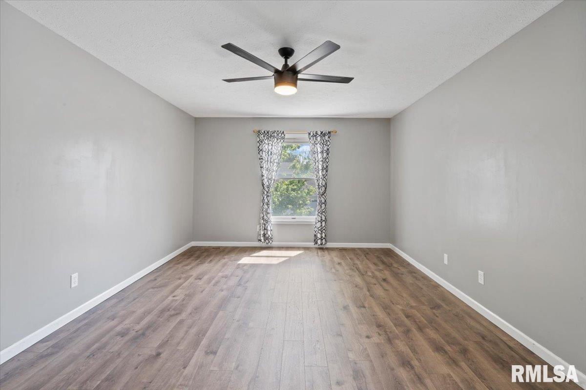 4690 Lindbergh Drive, Bettendorf, Iowa image 50