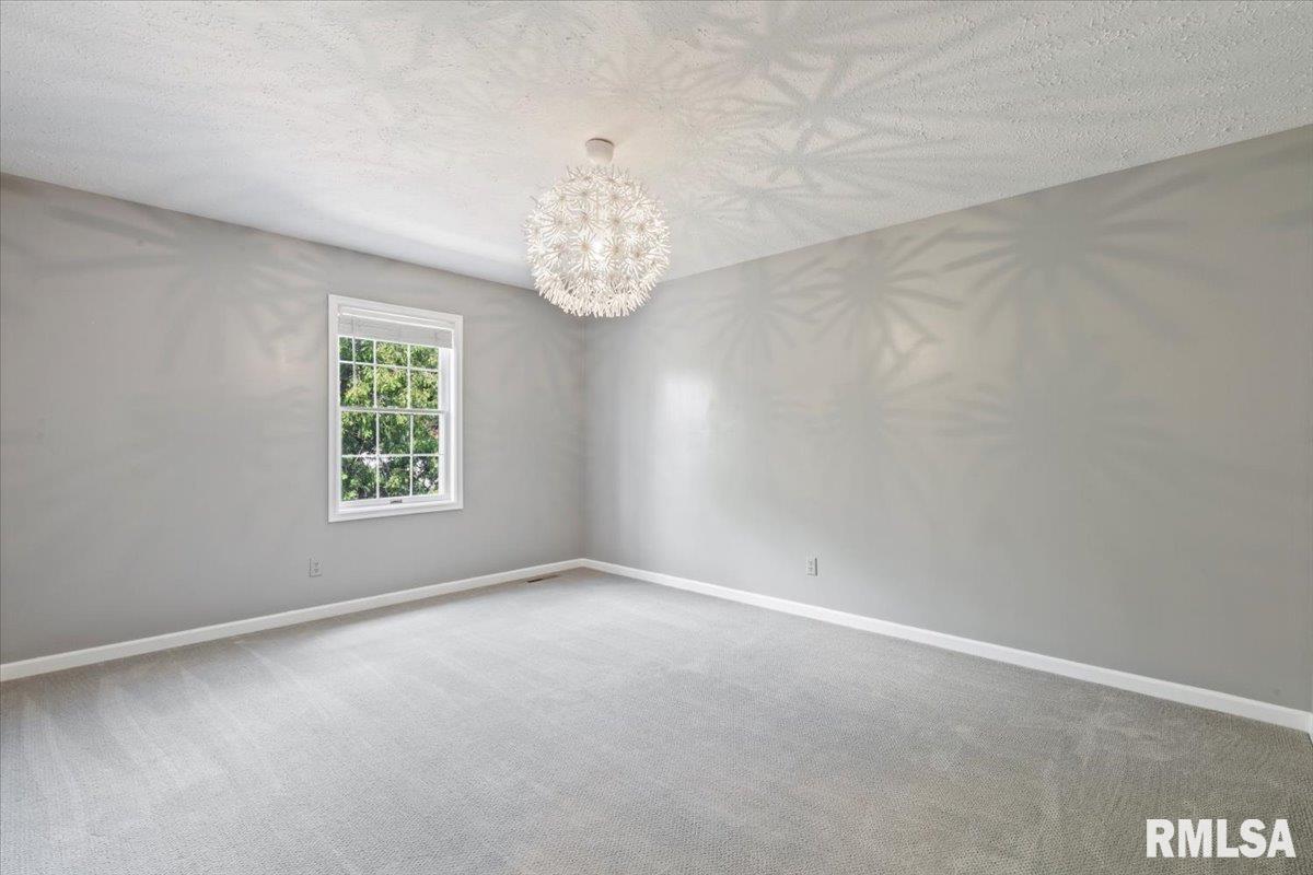4690 Lindbergh Drive, Bettendorf, Iowa image 38