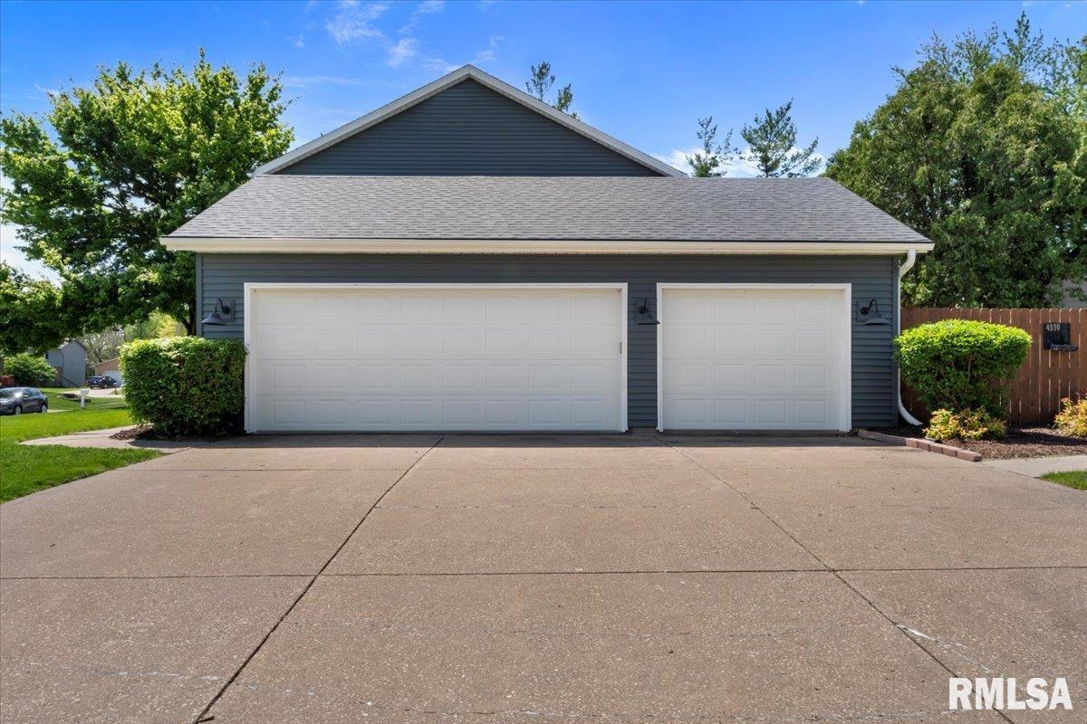 4690 Lindbergh Drive, Bettendorf, Iowa image 7