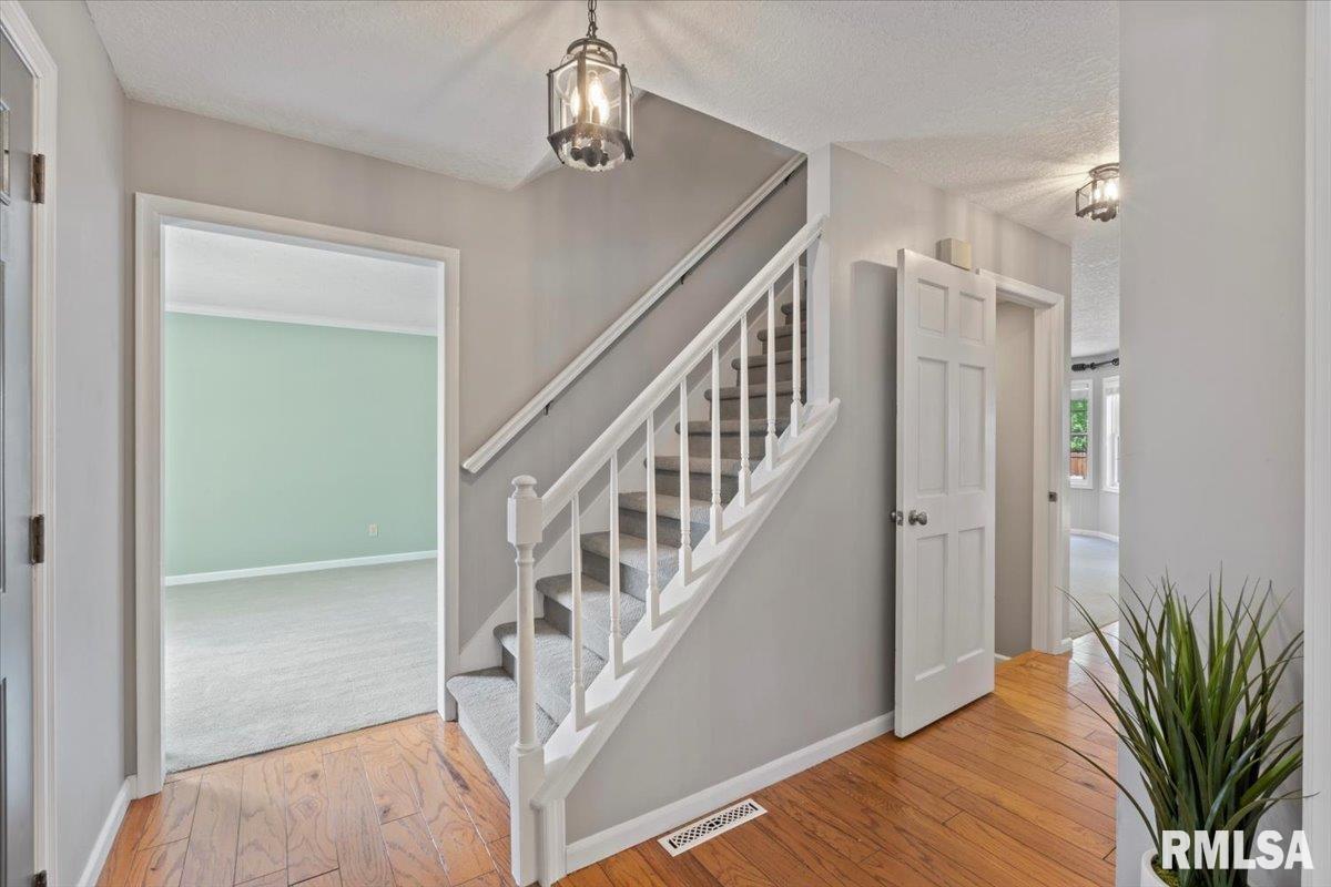 4690 Lindbergh Drive, Bettendorf, Iowa image 33