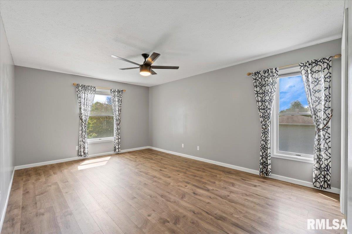 4690 Lindbergh Drive, Bettendorf, Iowa image 45