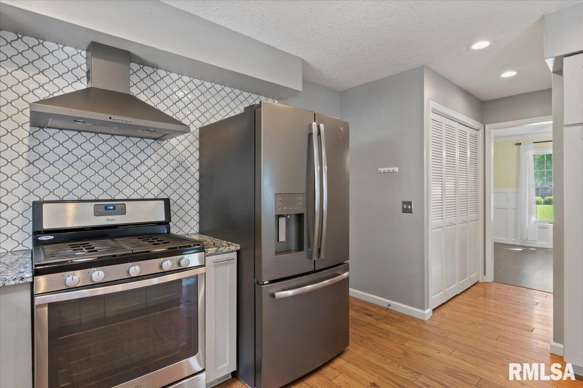 4690 Lindbergh Drive, Bettendorf, Iowa image 34