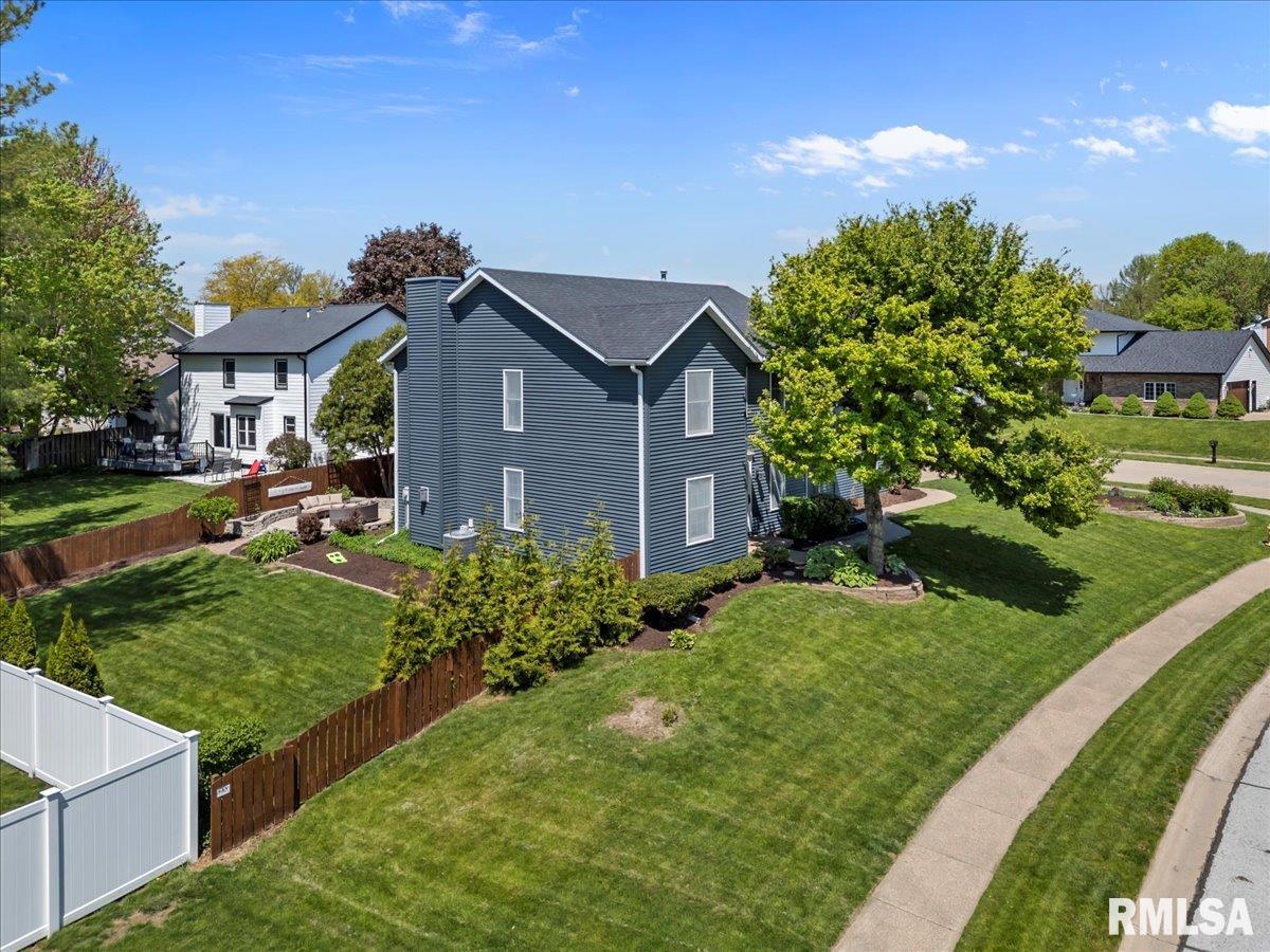 4690 Lindbergh Drive, Bettendorf, Iowa image 4