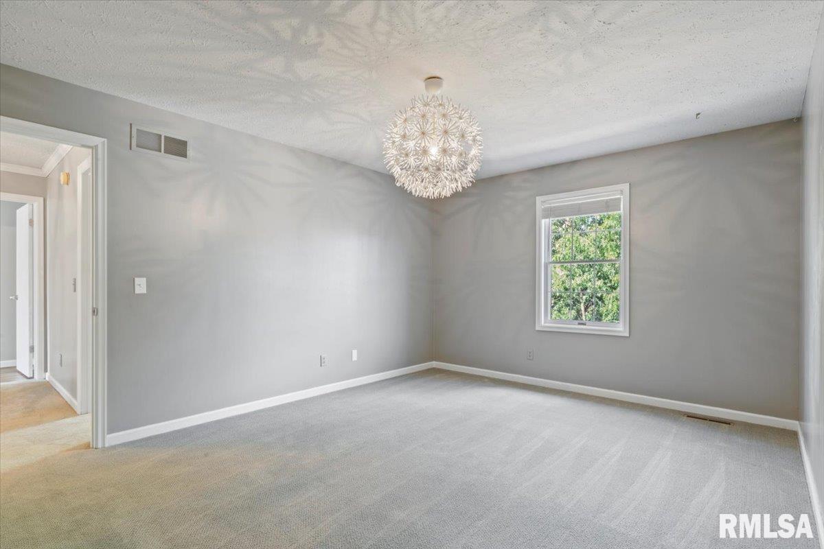 4690 Lindbergh Drive, Bettendorf, Iowa image 37
