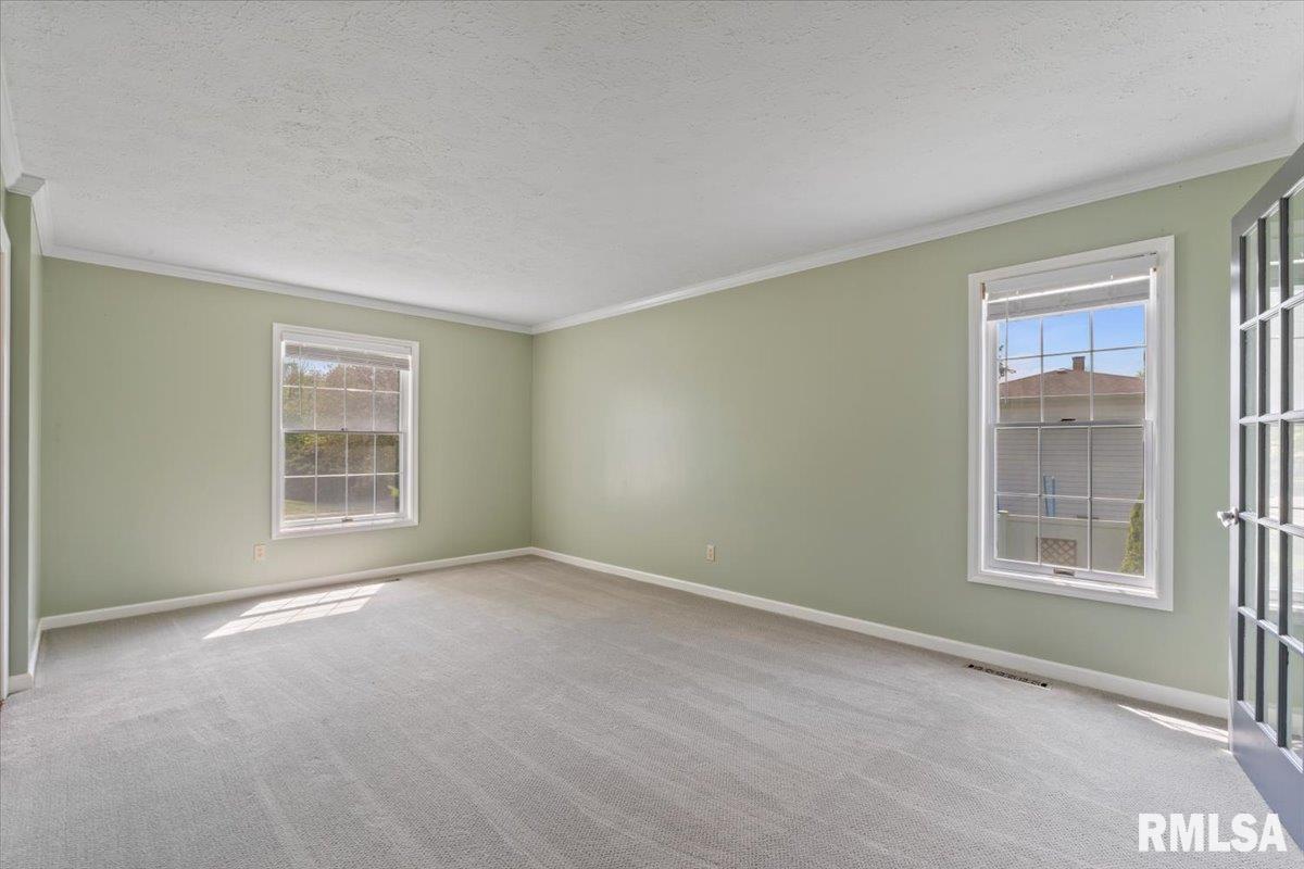 4690 Lindbergh Drive, Bettendorf, Iowa image 28