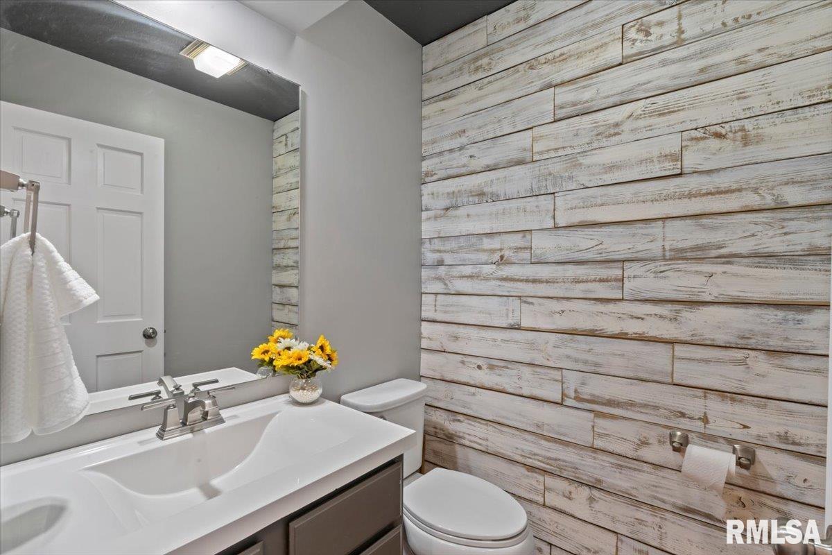 4690 Lindbergh Drive, Bettendorf, Iowa image 24
