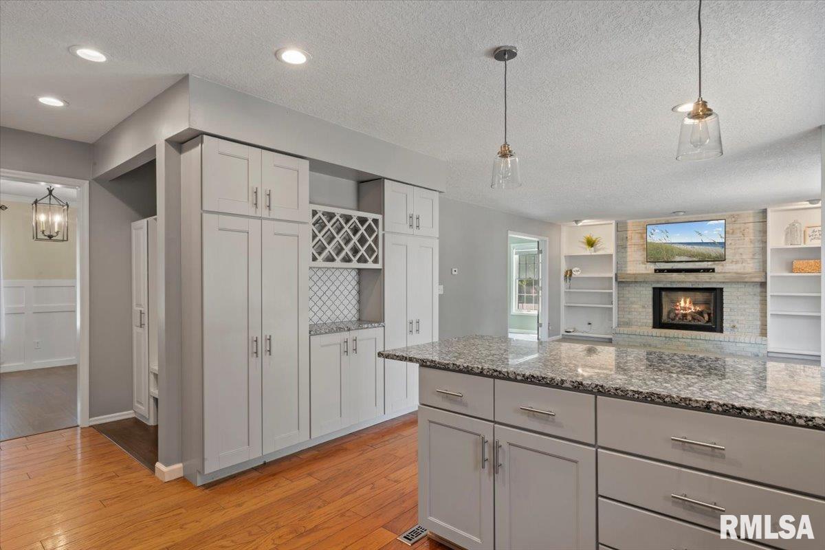 4690 Lindbergh Drive, Bettendorf, Iowa image 25