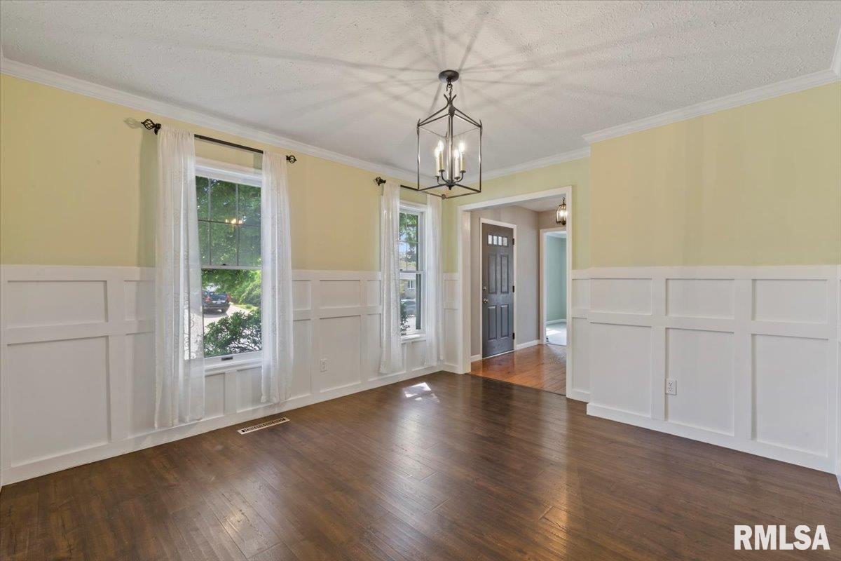 4690 Lindbergh Drive, Bettendorf, Iowa image 31