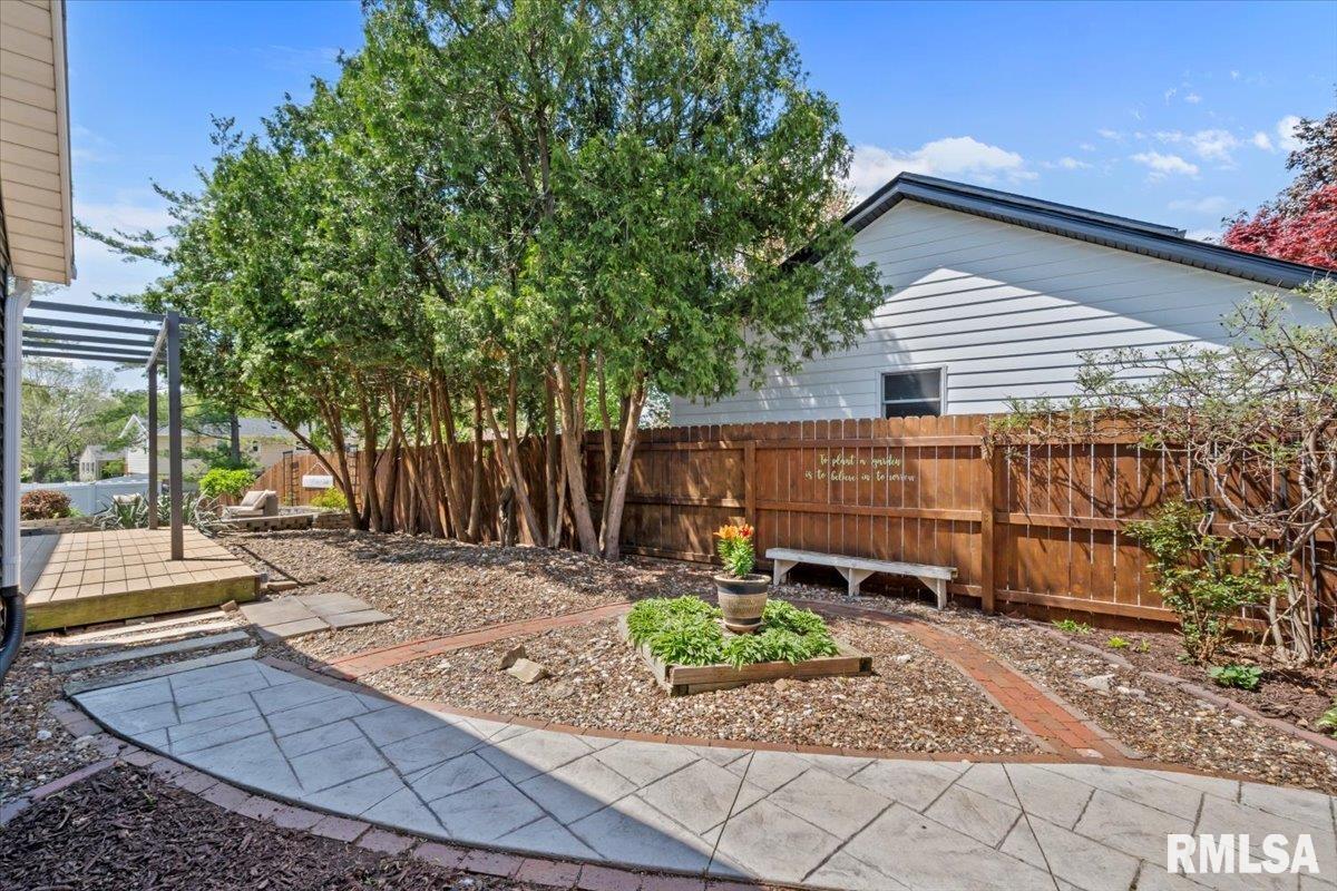 4690 Lindbergh Drive, Bettendorf, Iowa image 11
