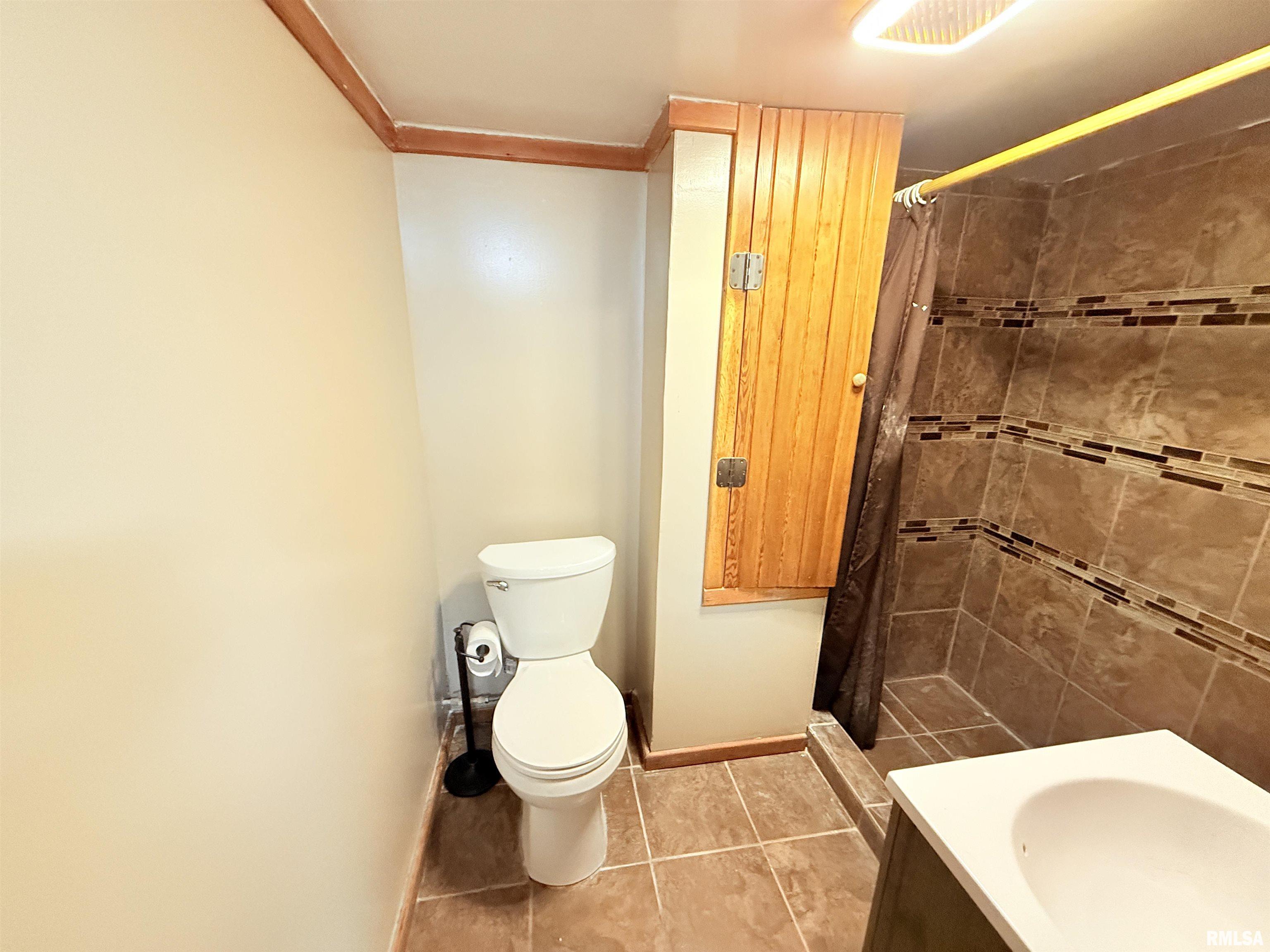 302 S Walnut Street, Salem, Illinois image 47