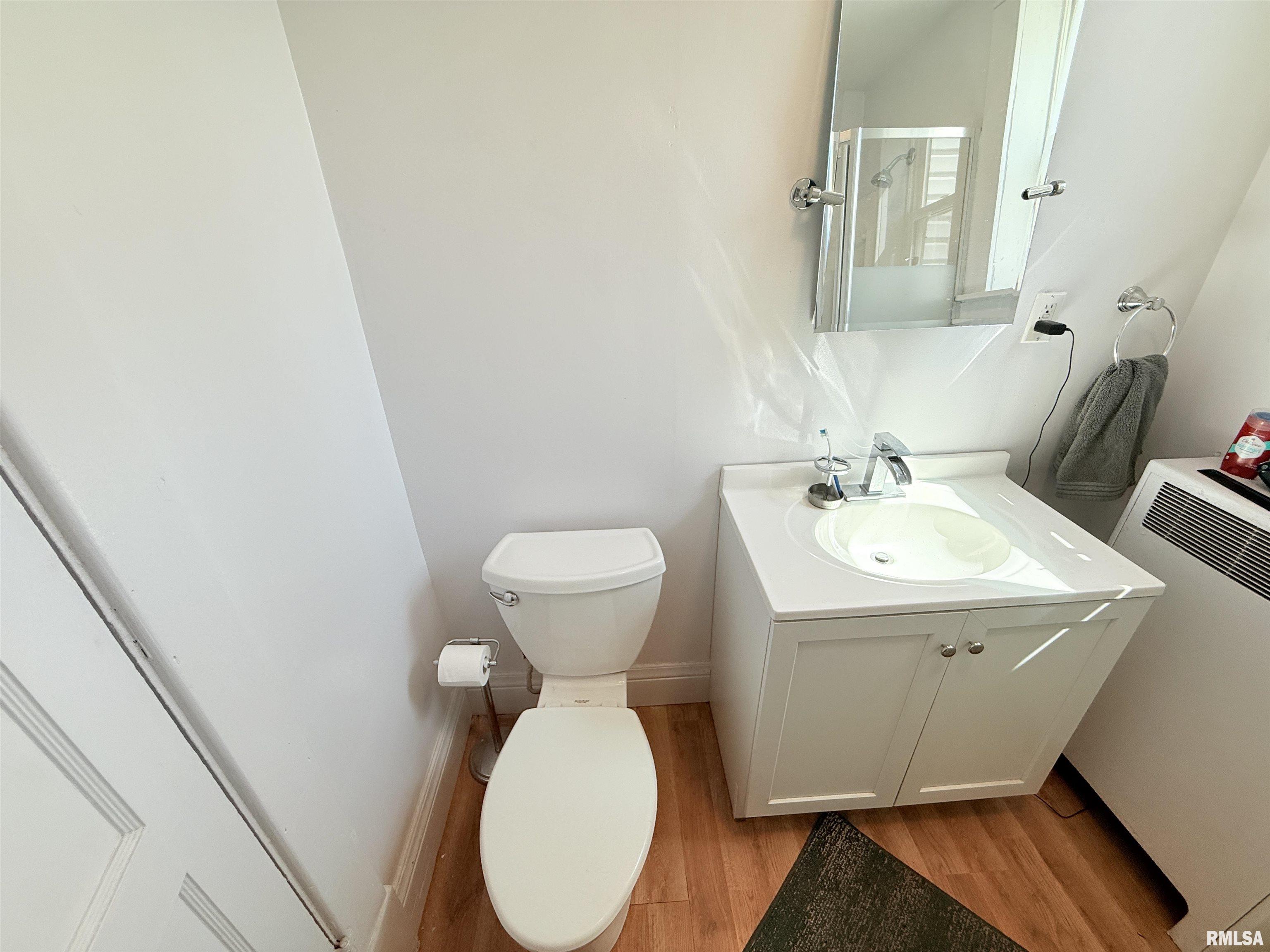 302 S Walnut Street, Salem, Illinois image 21