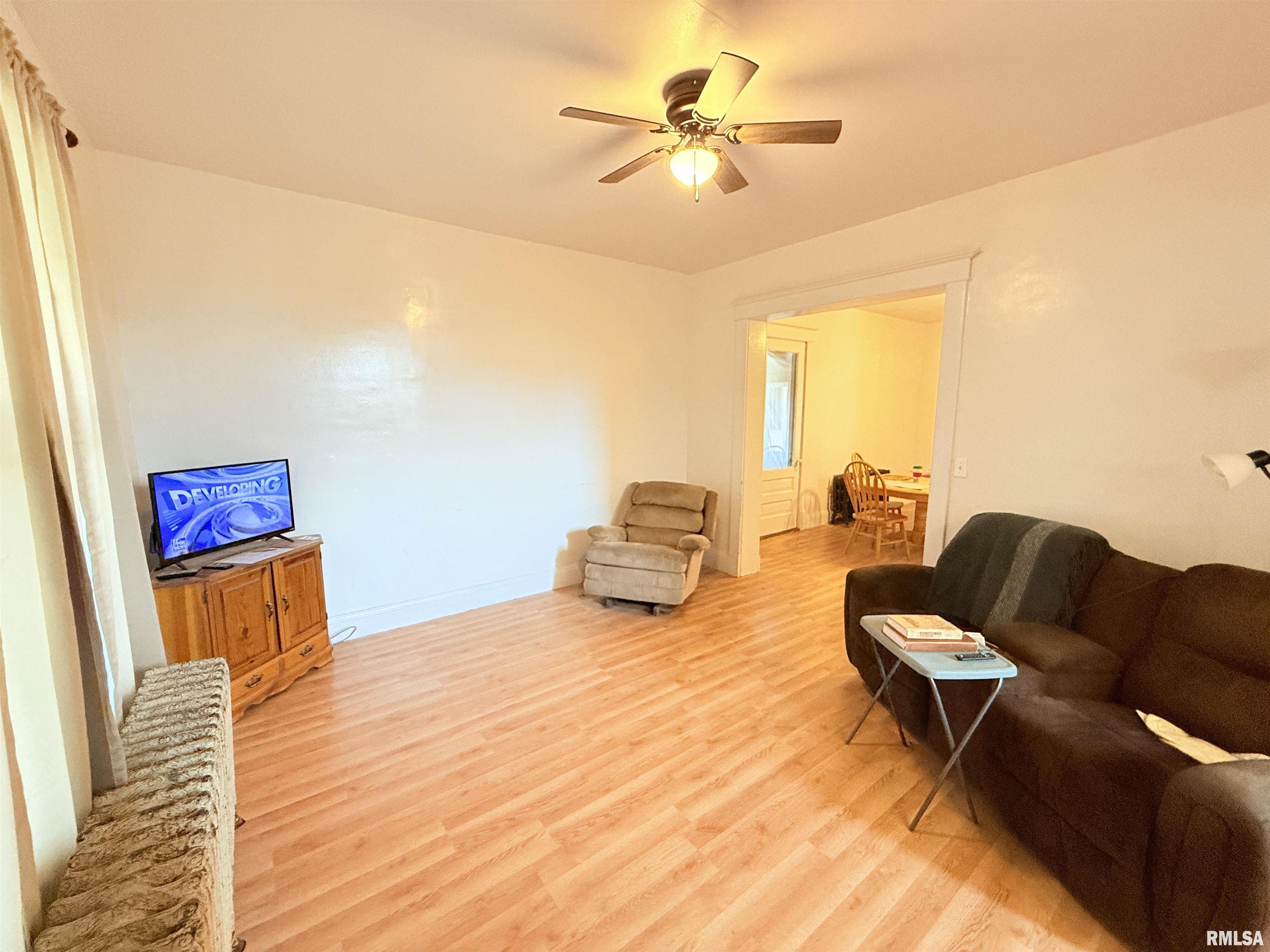302 S Walnut Street, Salem, Illinois image 11
