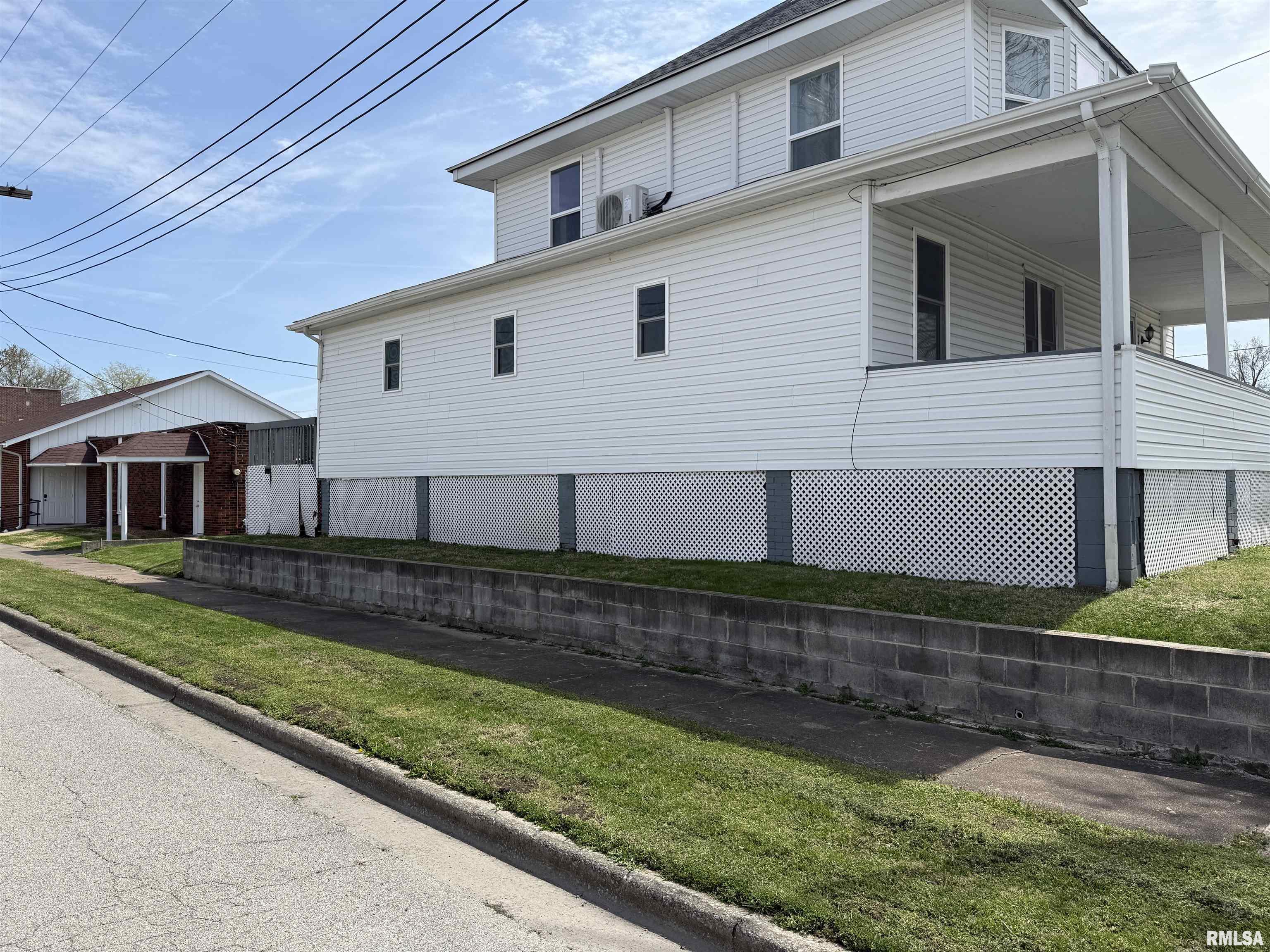302 S Walnut Street, Salem, Illinois image 8