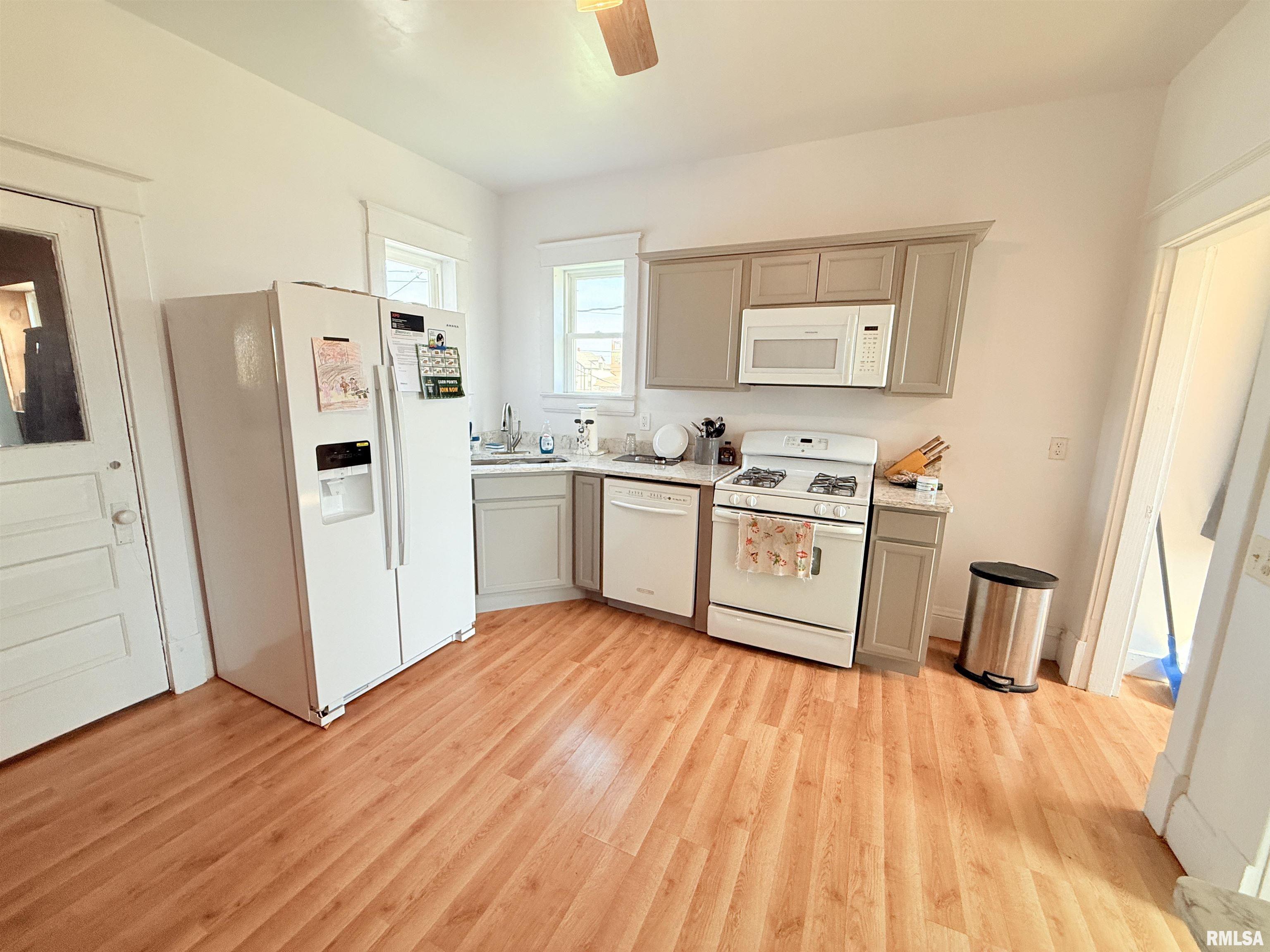 302 S Walnut Street, Salem, Illinois image 17