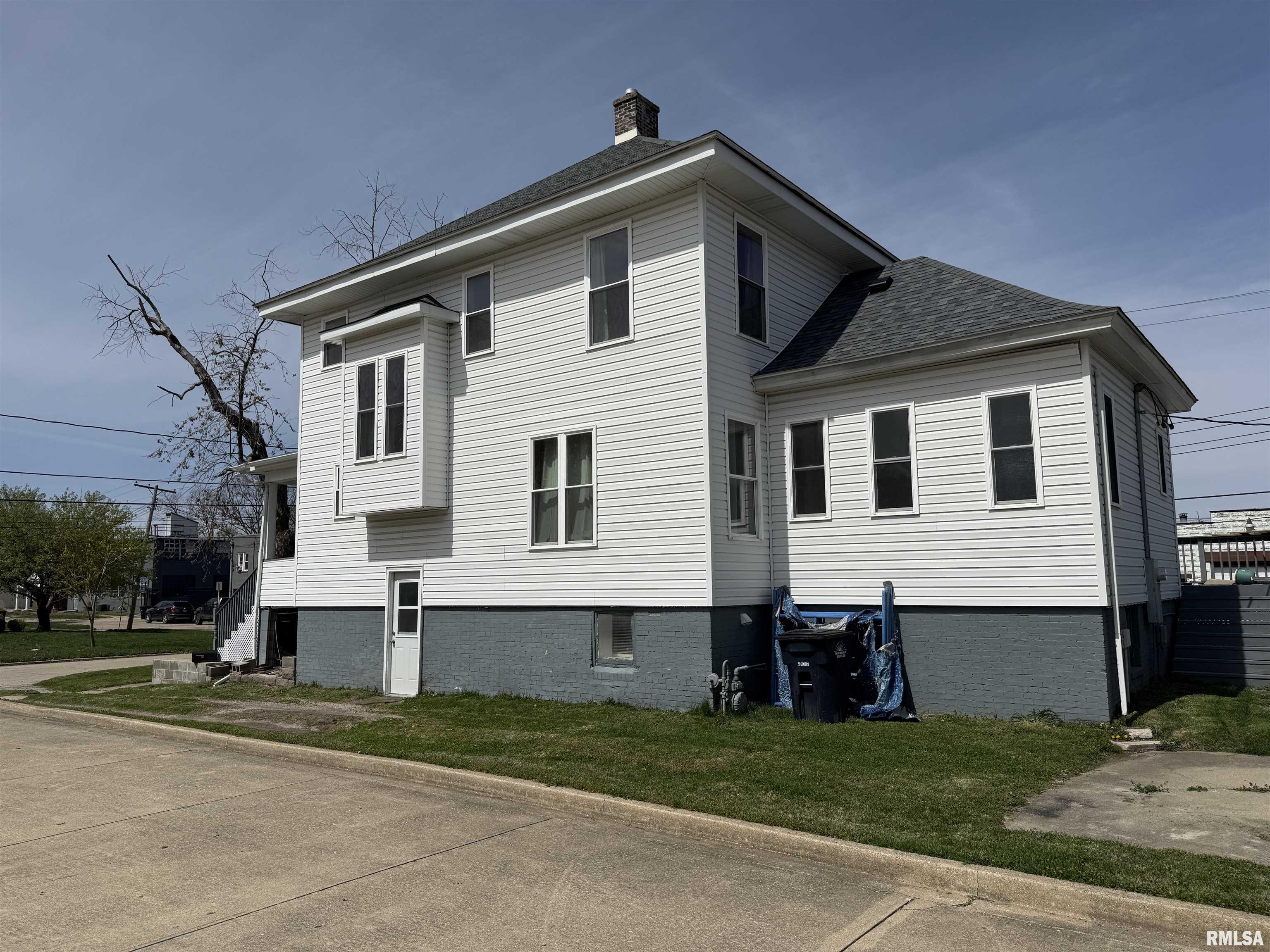 302 S Walnut Street, Salem, Illinois image 2