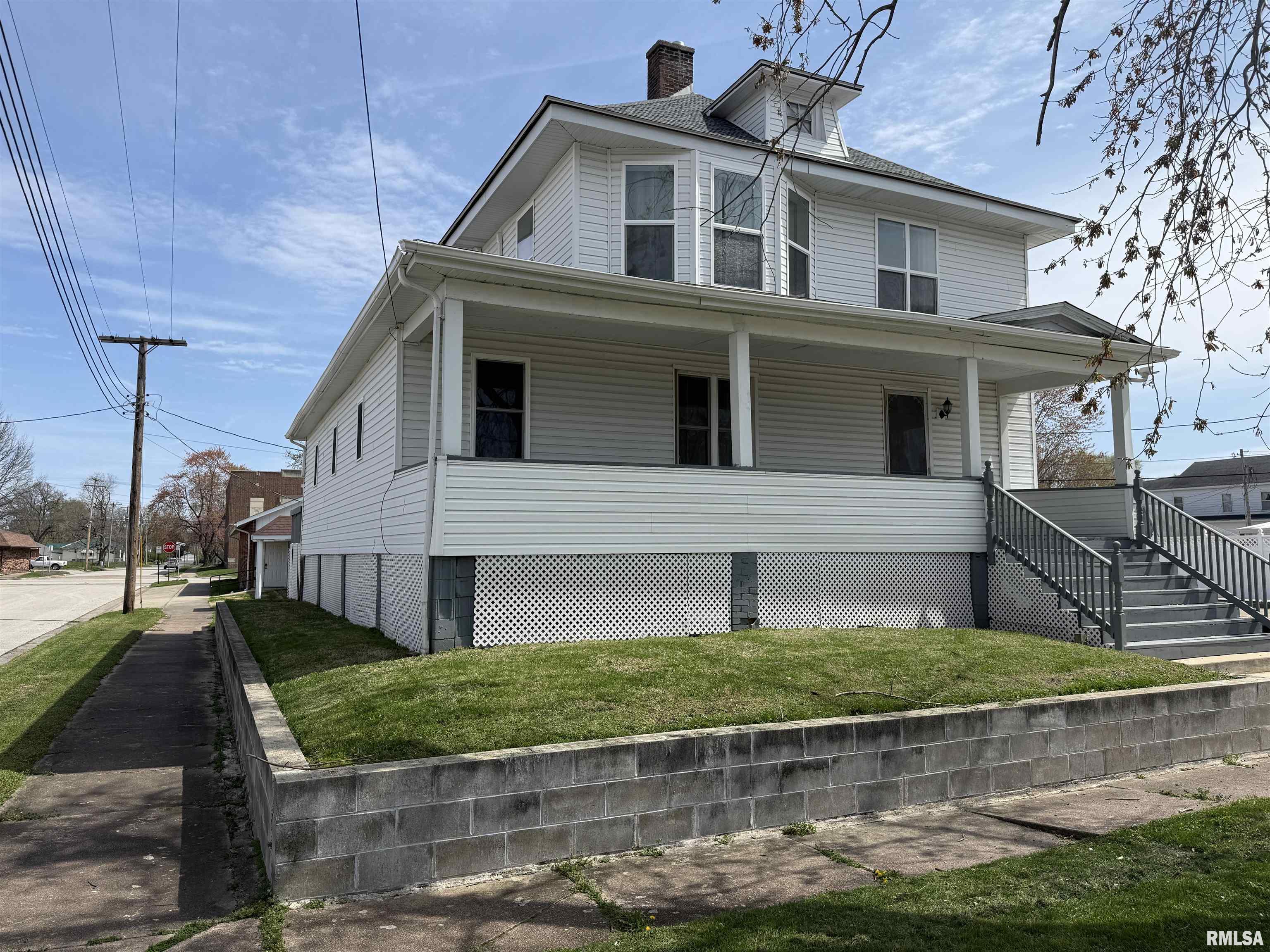 302 S Walnut Street, Salem, Illinois image 1