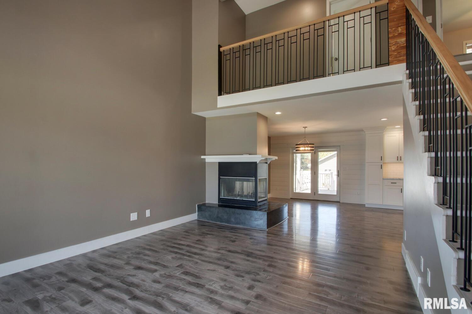 2215 Ravens Point, Quincy, Illinois image 2