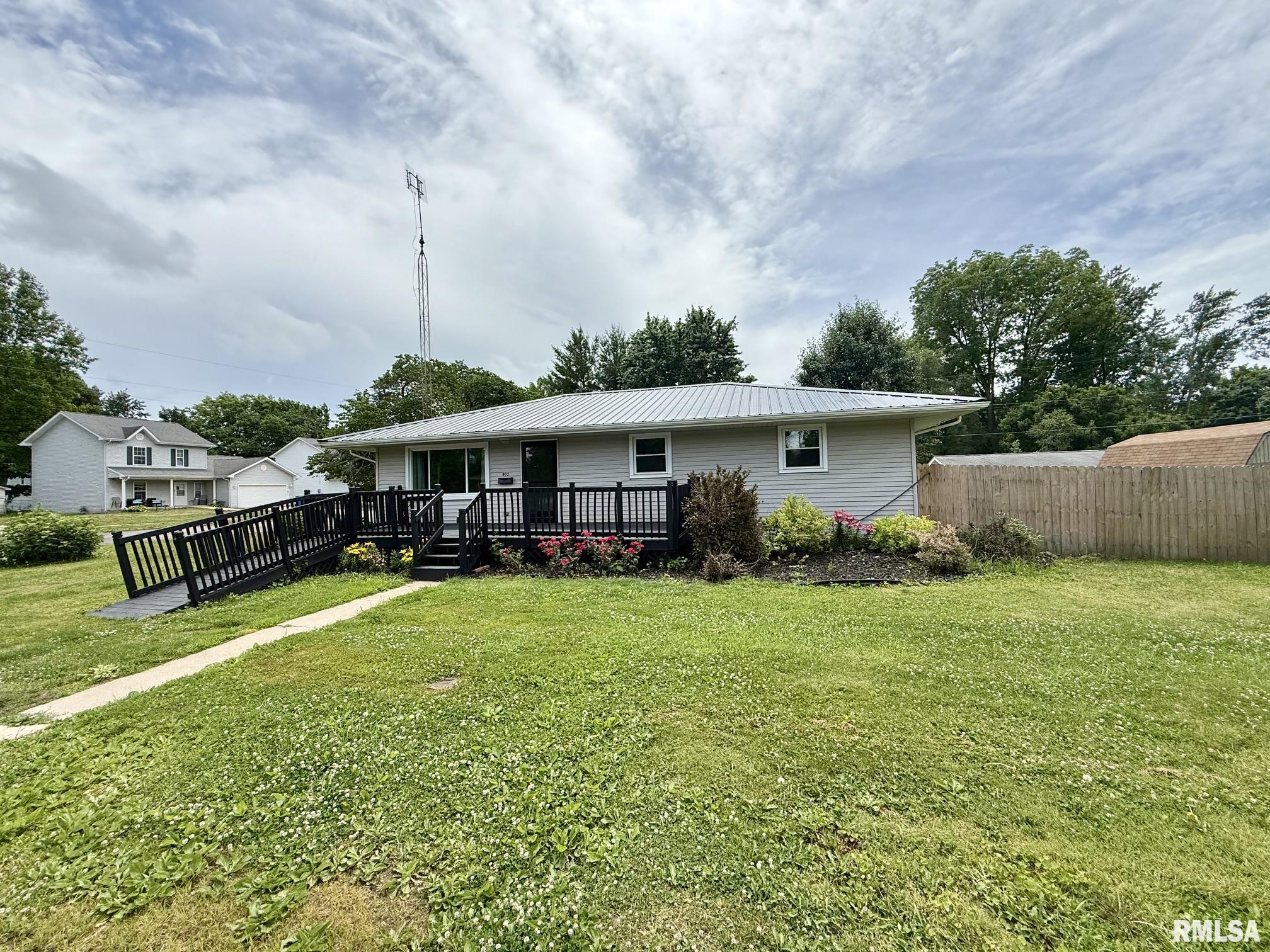 Photo 1 of 33 — 802 W MONROE Street, Petersburg, IL 62675