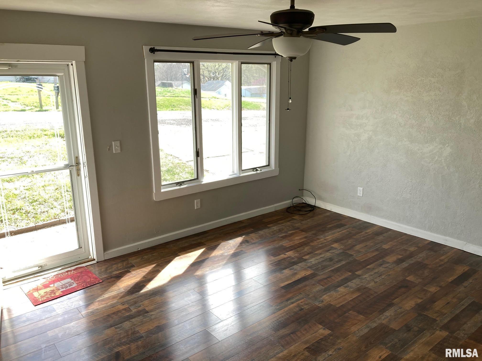 121 E Kinzie Street, Riverton, Illinois image 7