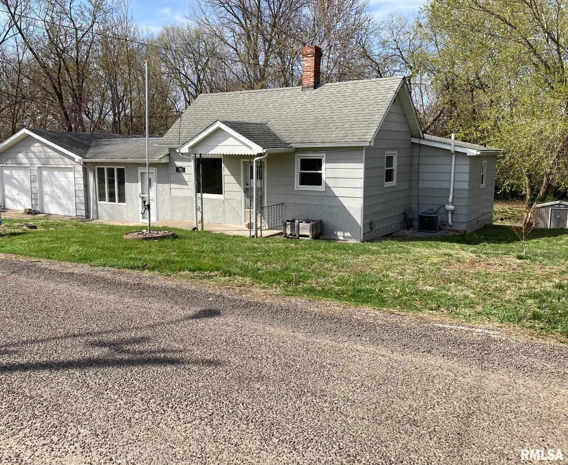 121 E Kinzie Street, Riverton, Illinois image 2