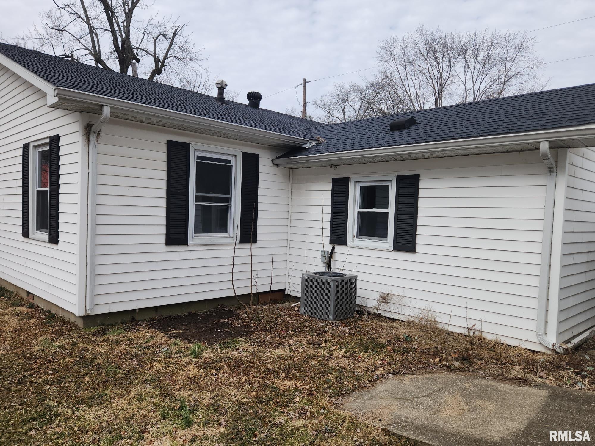 501 S Walnut Street, Wayne City, Illinois image 14