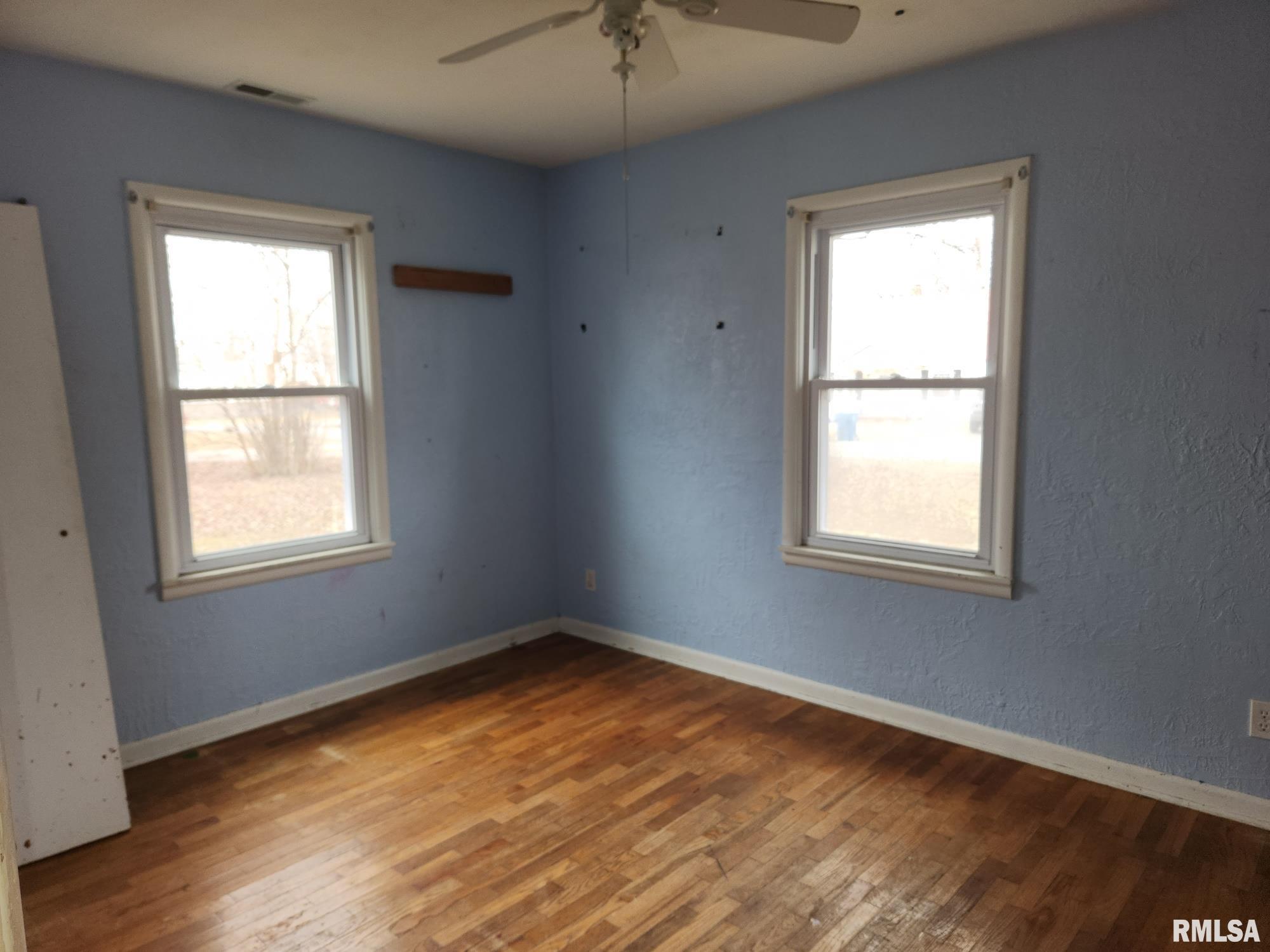 501 S Walnut Street, Wayne City, Illinois image 8