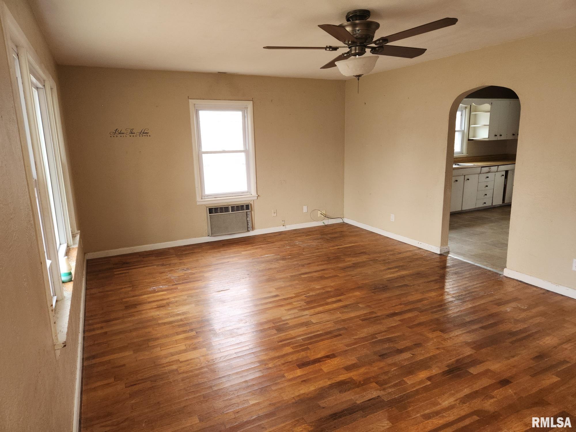 501 S Walnut Street, Wayne City, Illinois image 2