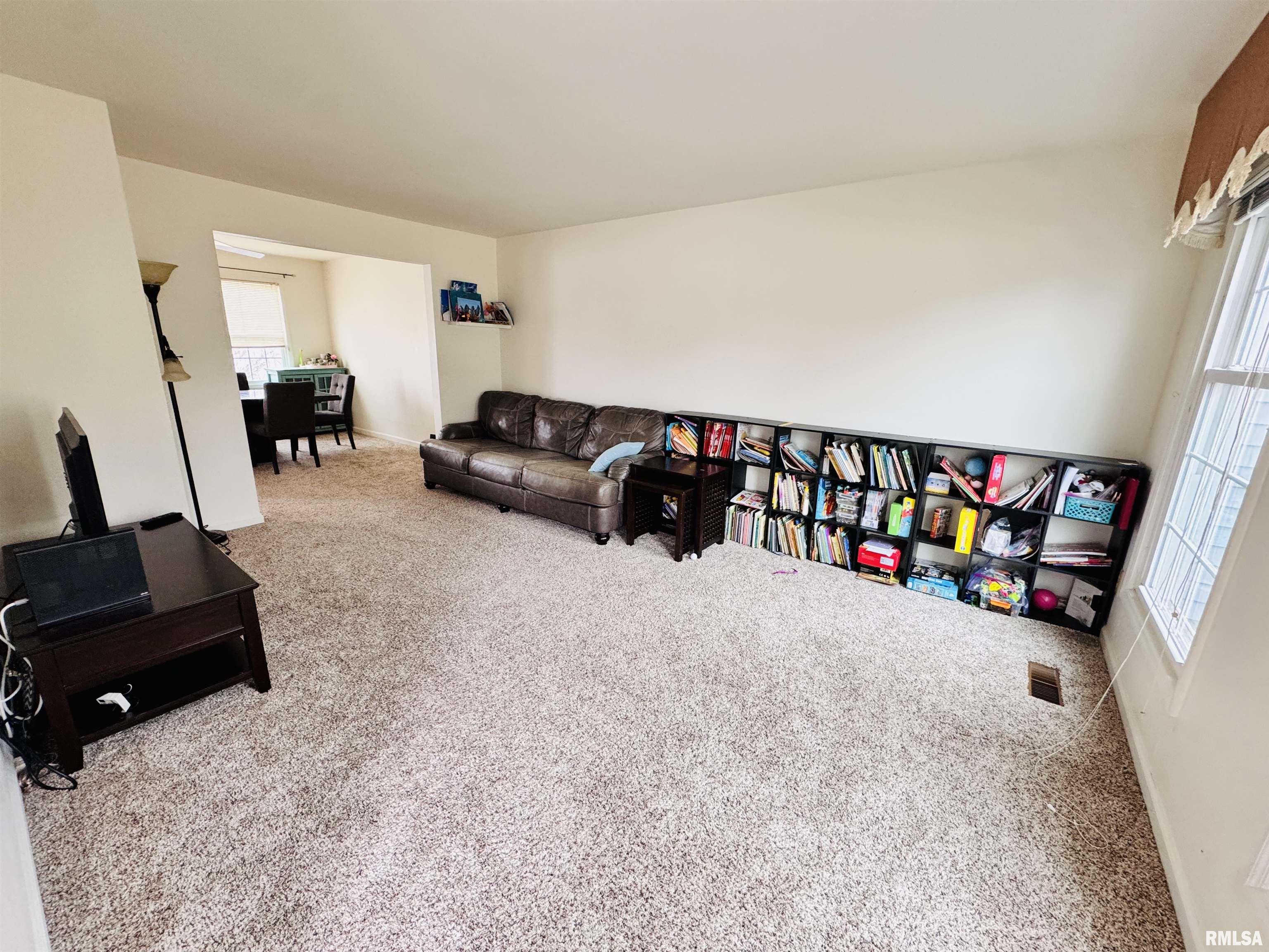 105 Arlington Drive, Macomb, Illinois image 3