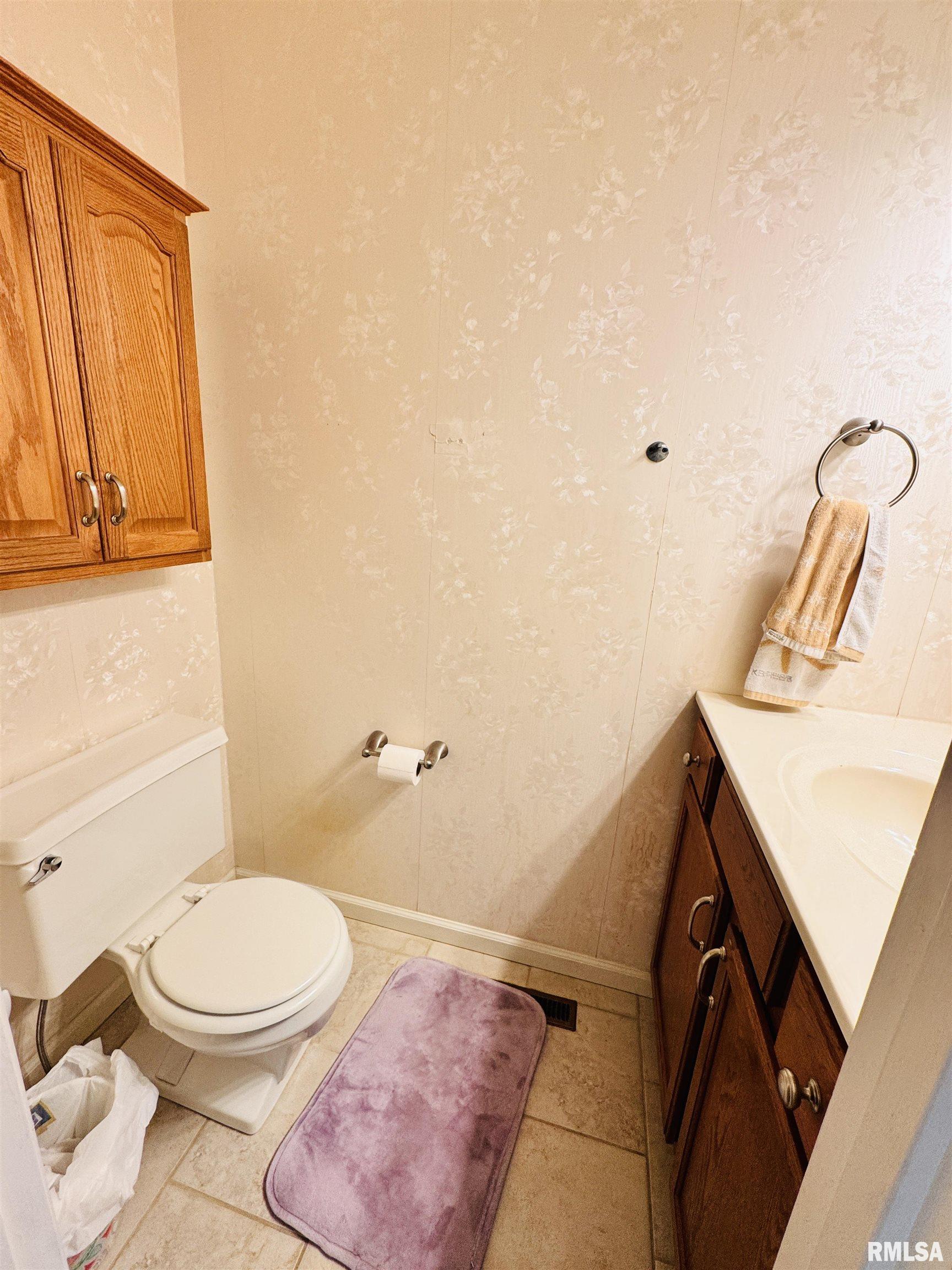 105 Arlington Drive, Macomb, Illinois image 7