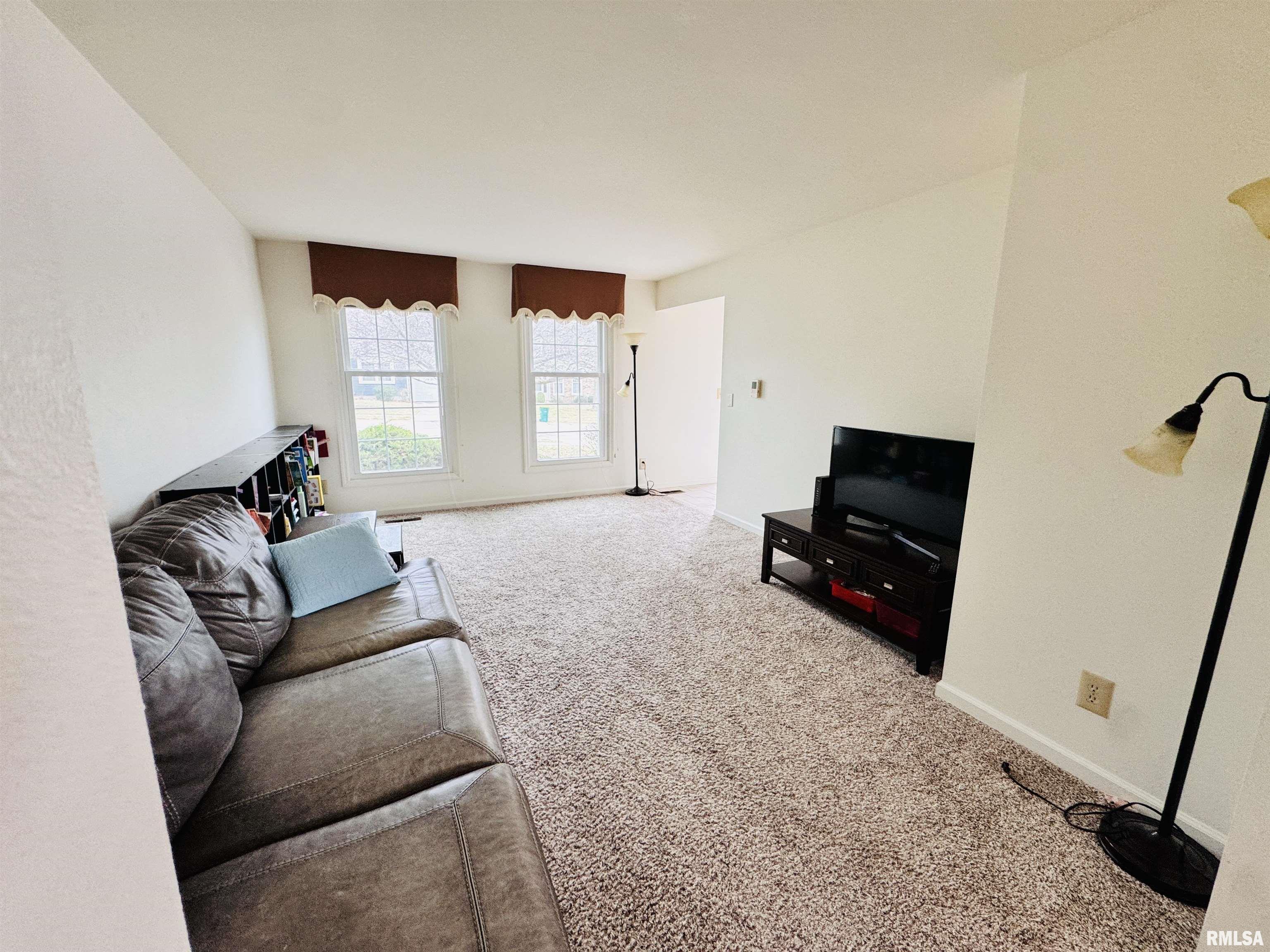 105 Arlington Drive, Macomb, Illinois image 2