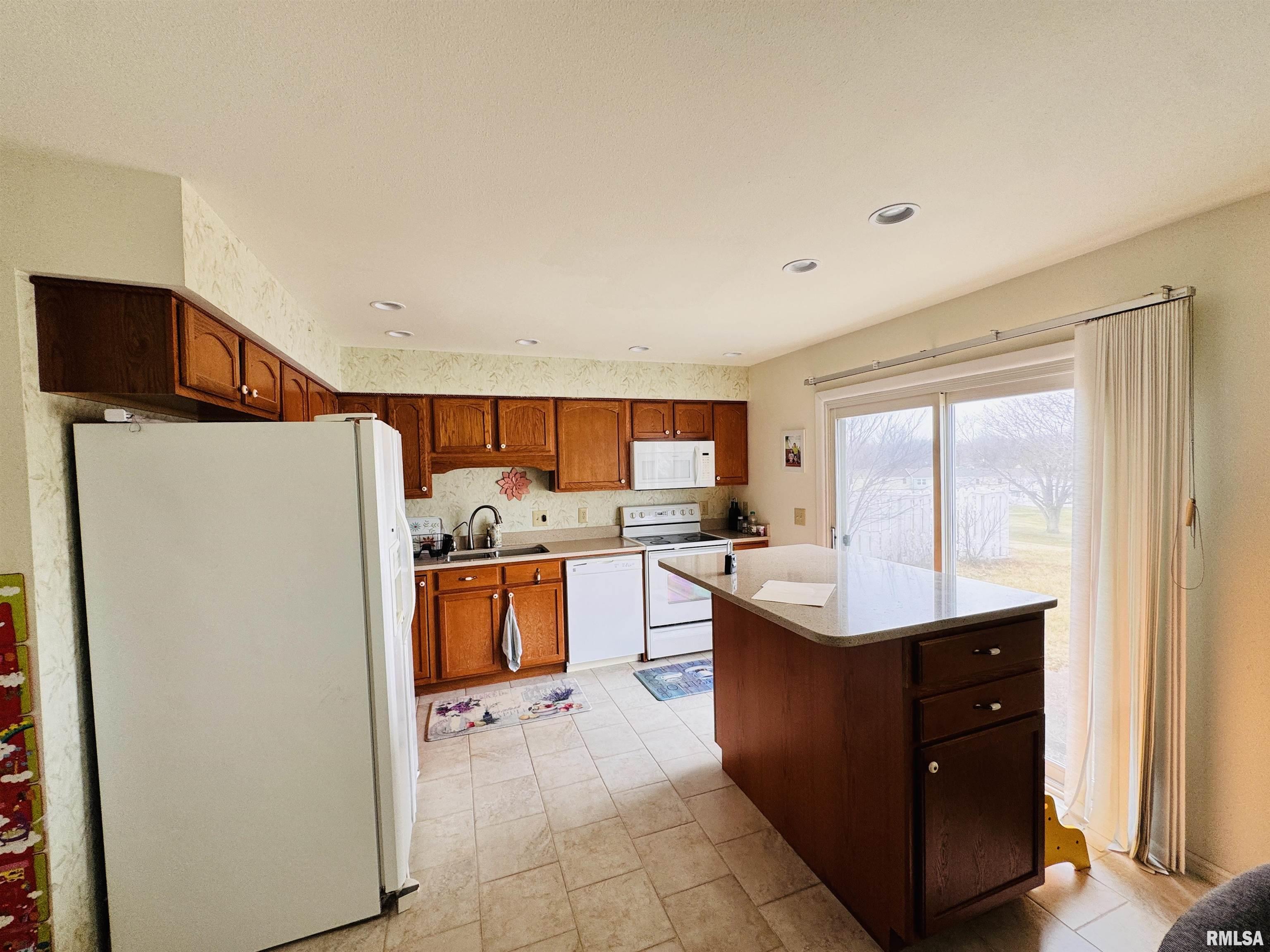 105 Arlington Drive, Macomb, Illinois image 5