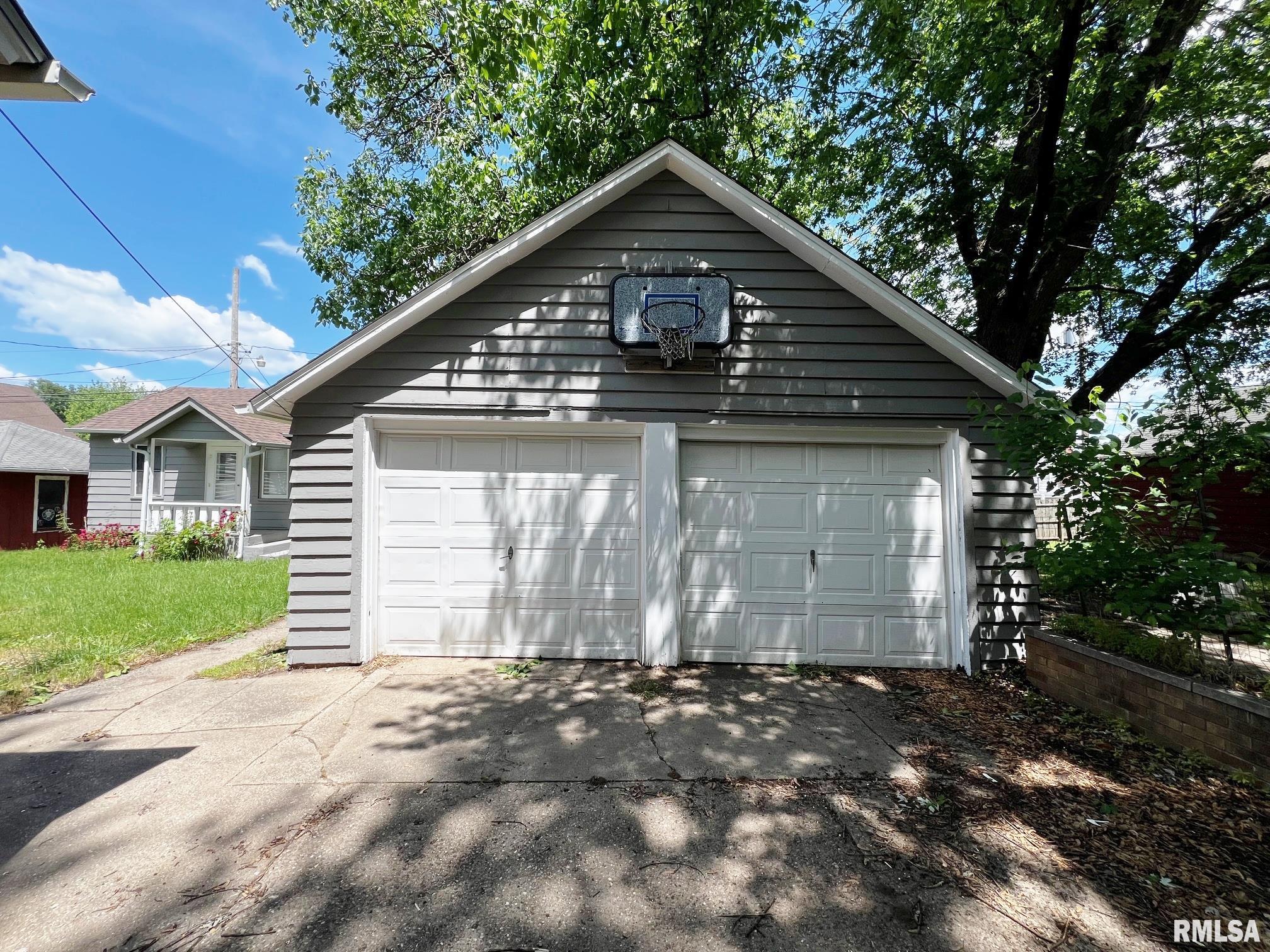 1113 & 1113 1/2 Charlotte Street, Pekin, Illinois image 7
