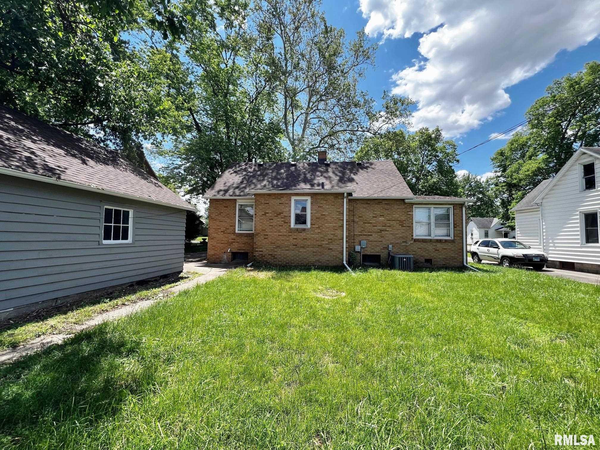 1113 & 1113 1/2 Charlotte Street, Pekin, Illinois image 6