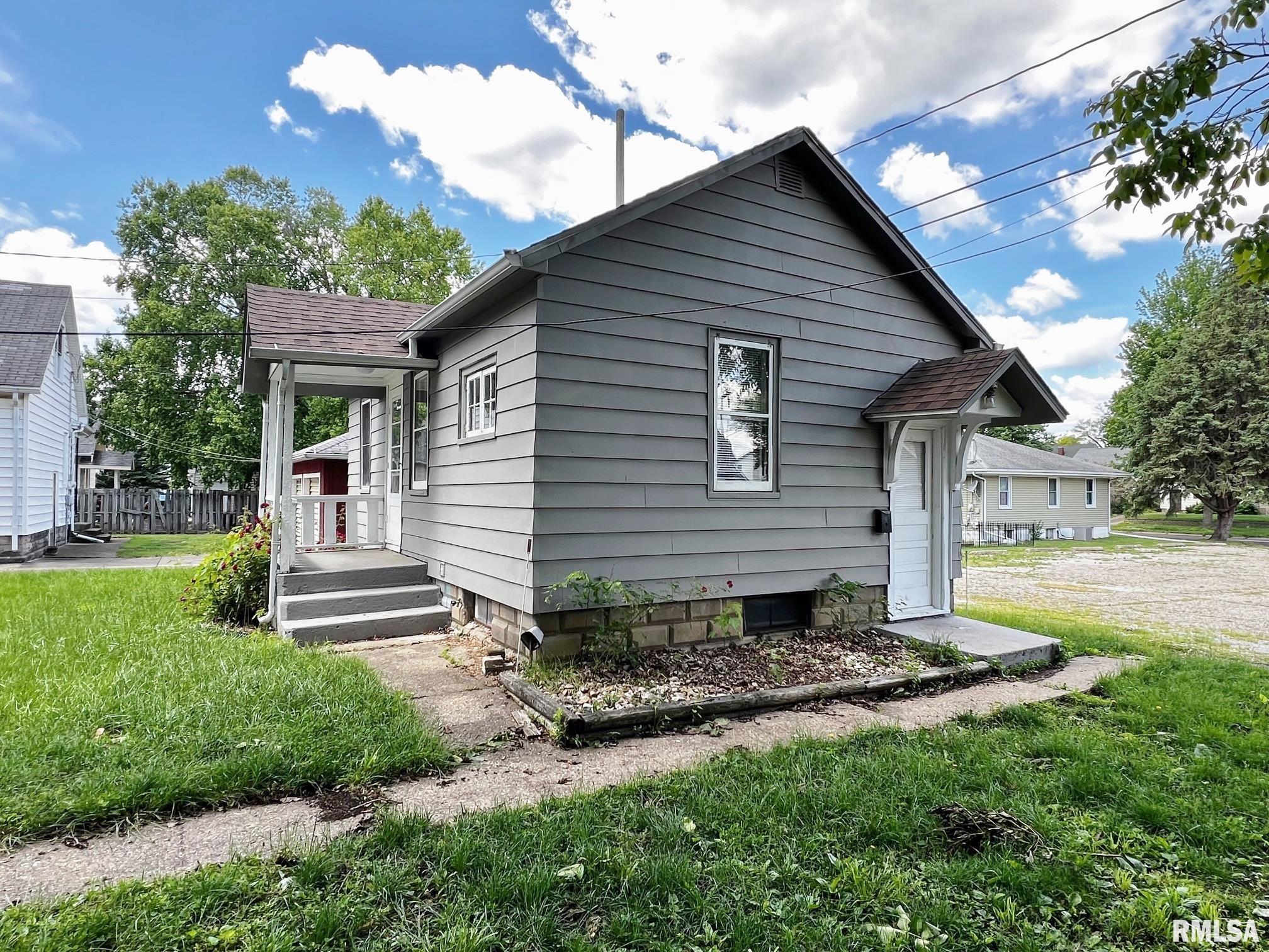 1113 & 1113 1/2 Charlotte Street, Pekin, Illinois image 30