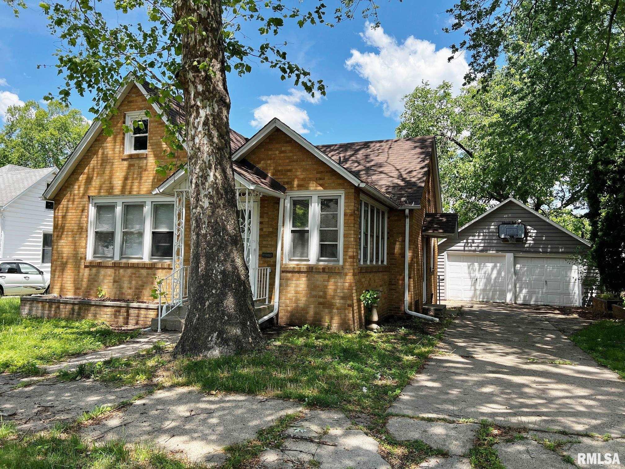 1113 & 1113 1/2 Charlotte Street, Pekin, Illinois image 3